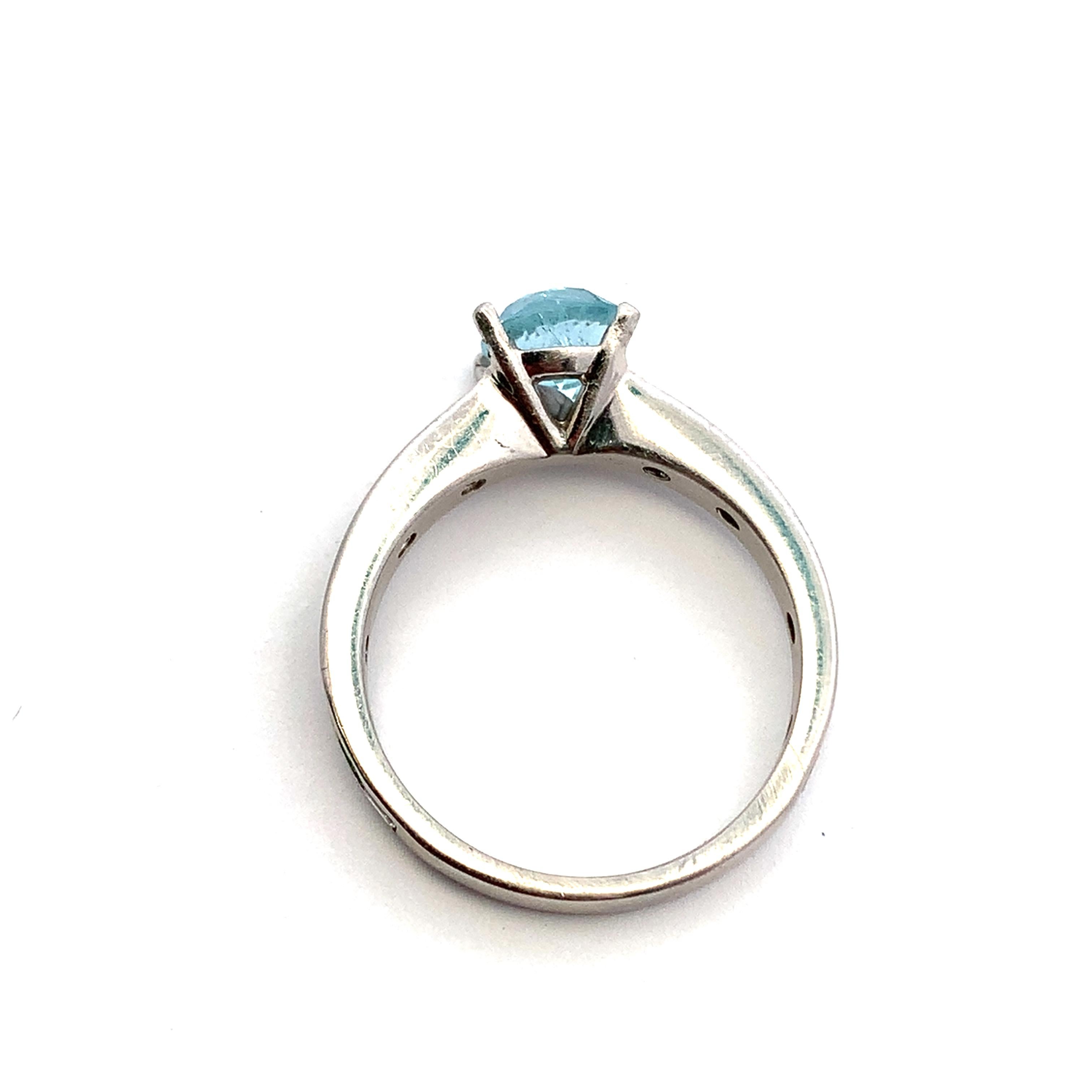 Anello di fidanzamento con acquamarina e diamanti baguette in platino In condizioni Nuovo in vendita a London, GB