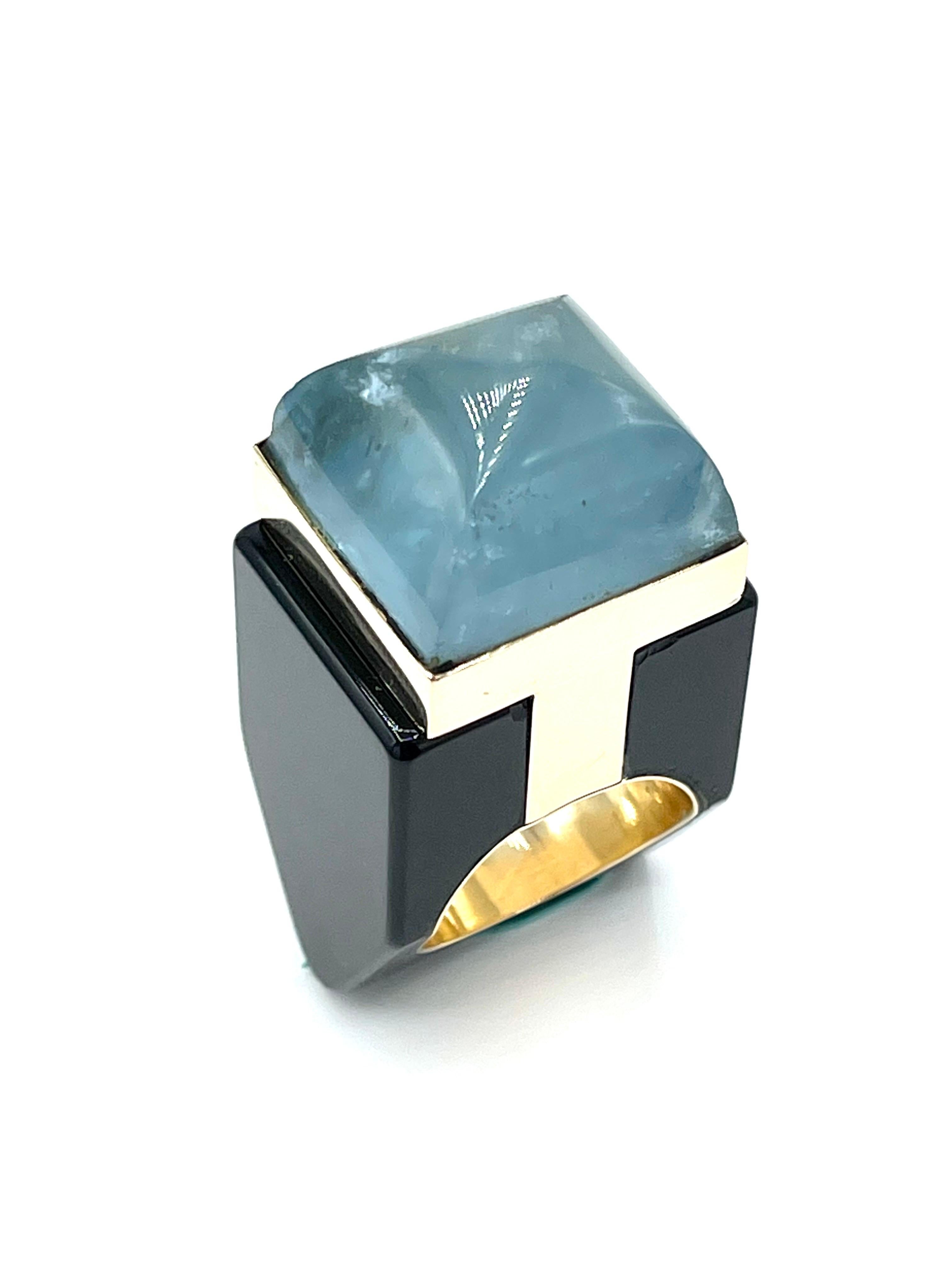 Retro Aquamarine and Black Onyx 18K Yellow Gold Cocktail Ring For Sale