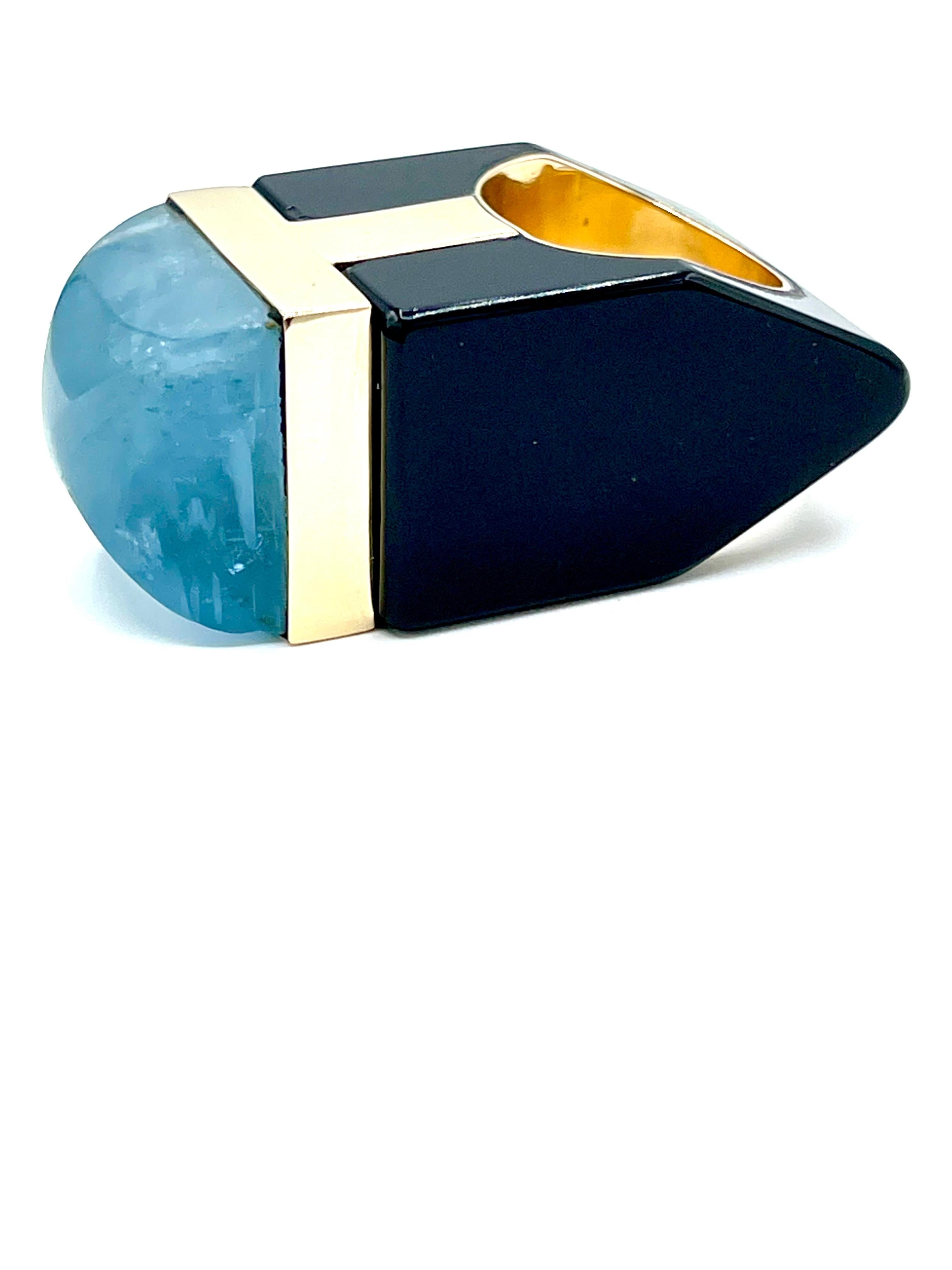 Women's Aquamarine and Black Onyx 18K Yellow Gold Cocktail Ring For Sale
