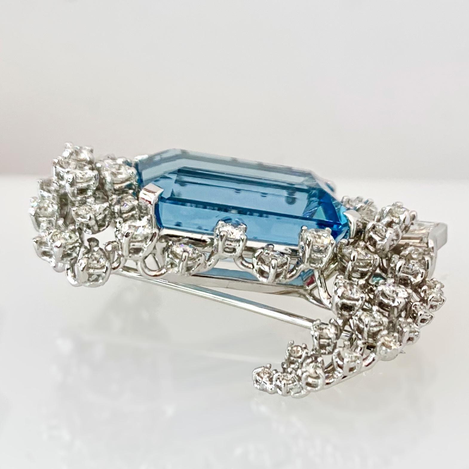 Aquamarine and Diamond 14 Karat White Gold Brooch In Good Condition For Sale In Los Angeles, CA