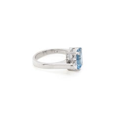 Aquamarin und Diamant 18 Karat Weißgold Art Deco Stil Dreisteiniger Kleiderring