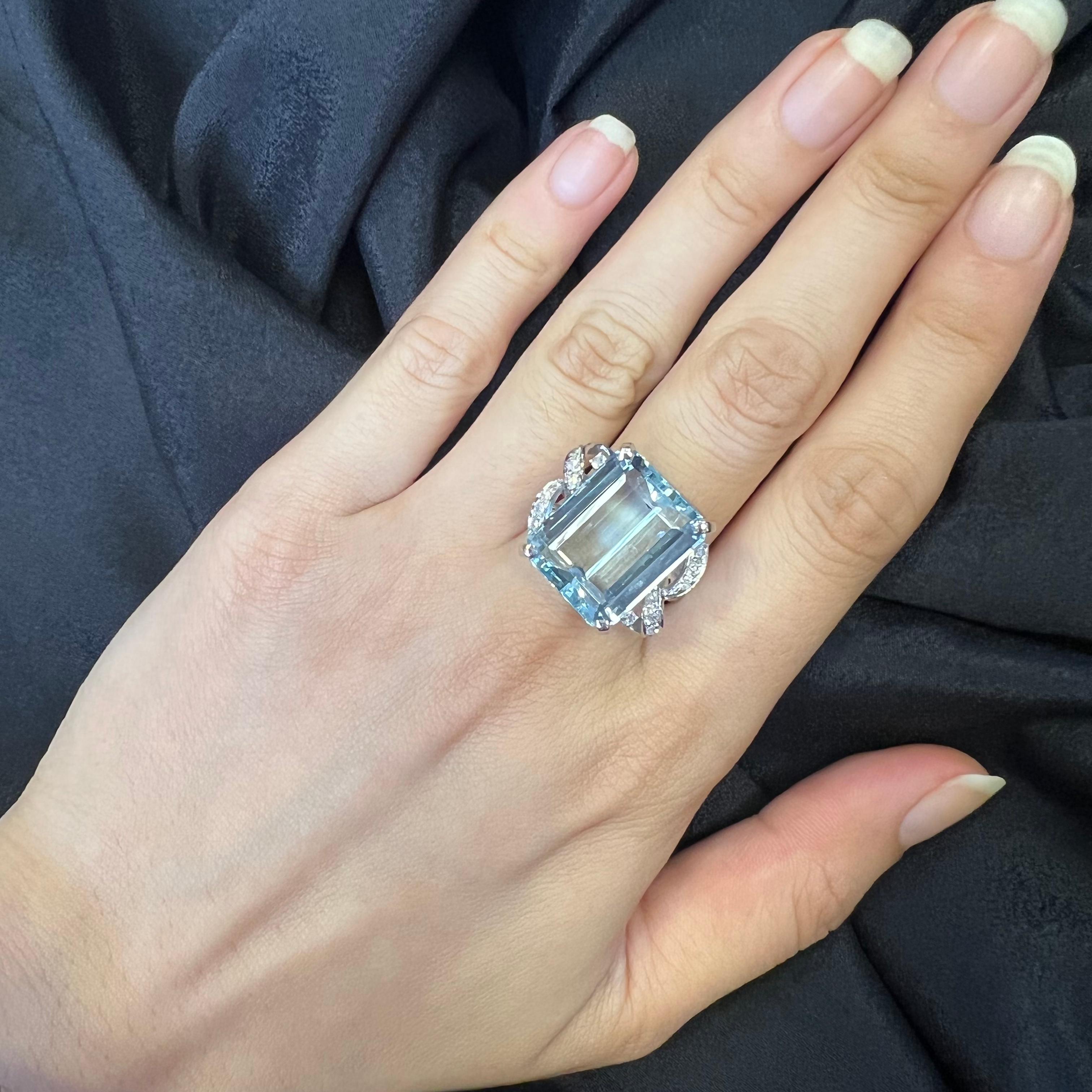Emerald Cut Aquamarine and Diamond 18 Carat White Gold Cocktail Ring For Sale