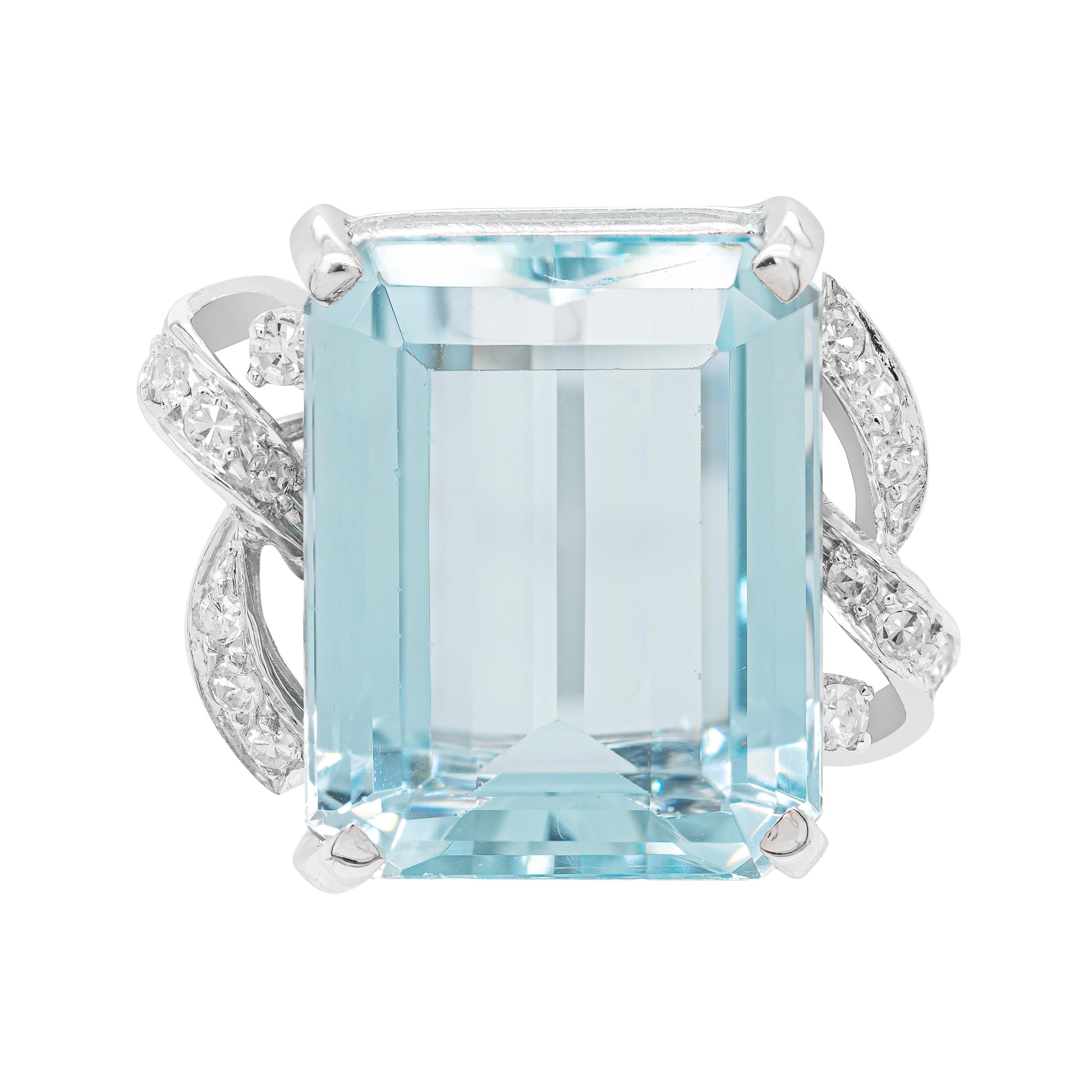 Aquamarine and Diamond 18 Carat White Gold Cocktail Ring For Sale