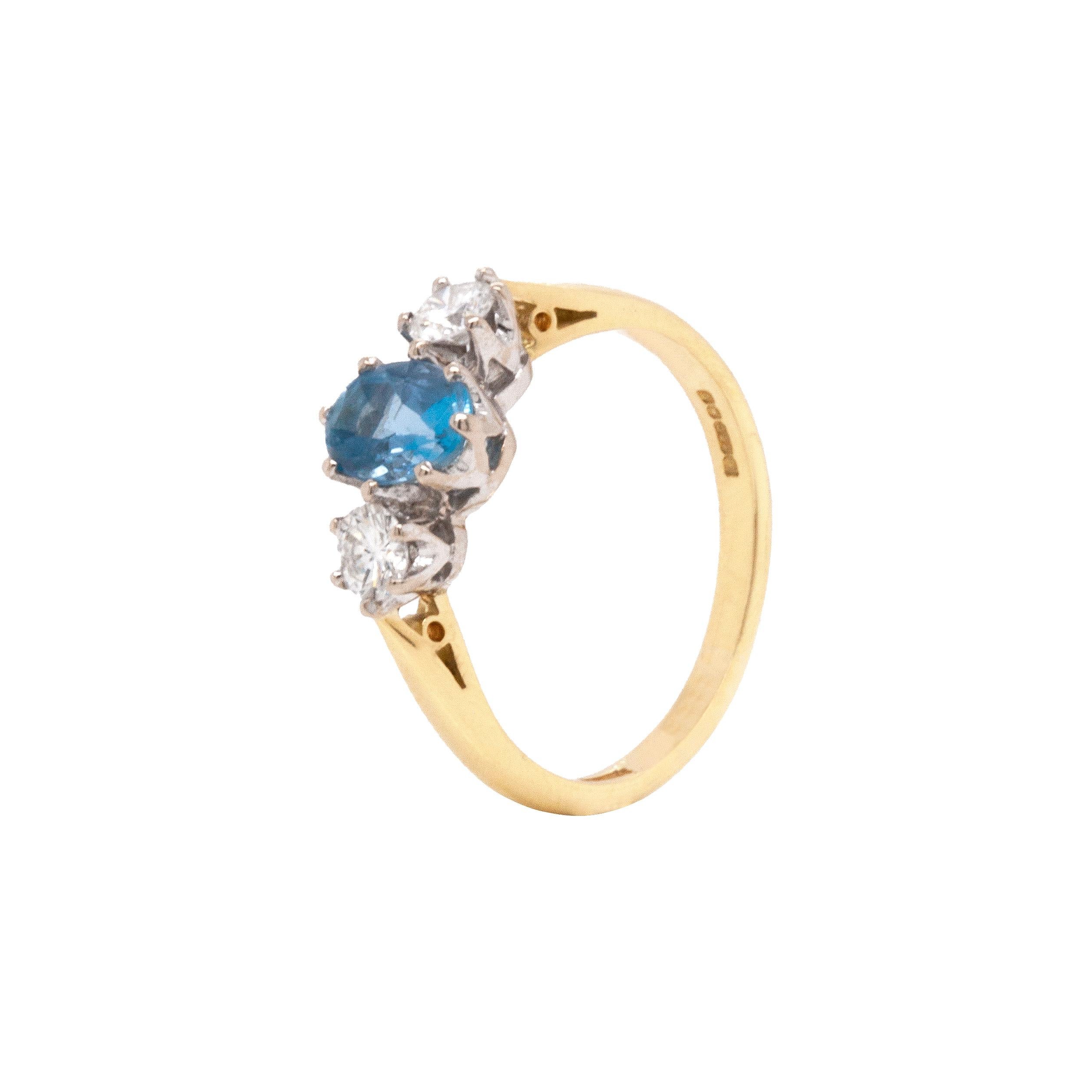 Bague de fiançailles à trois pierres en or blanc et jaune 18 carats, aigue-marine et diamant Bon état - En vente à London, GB