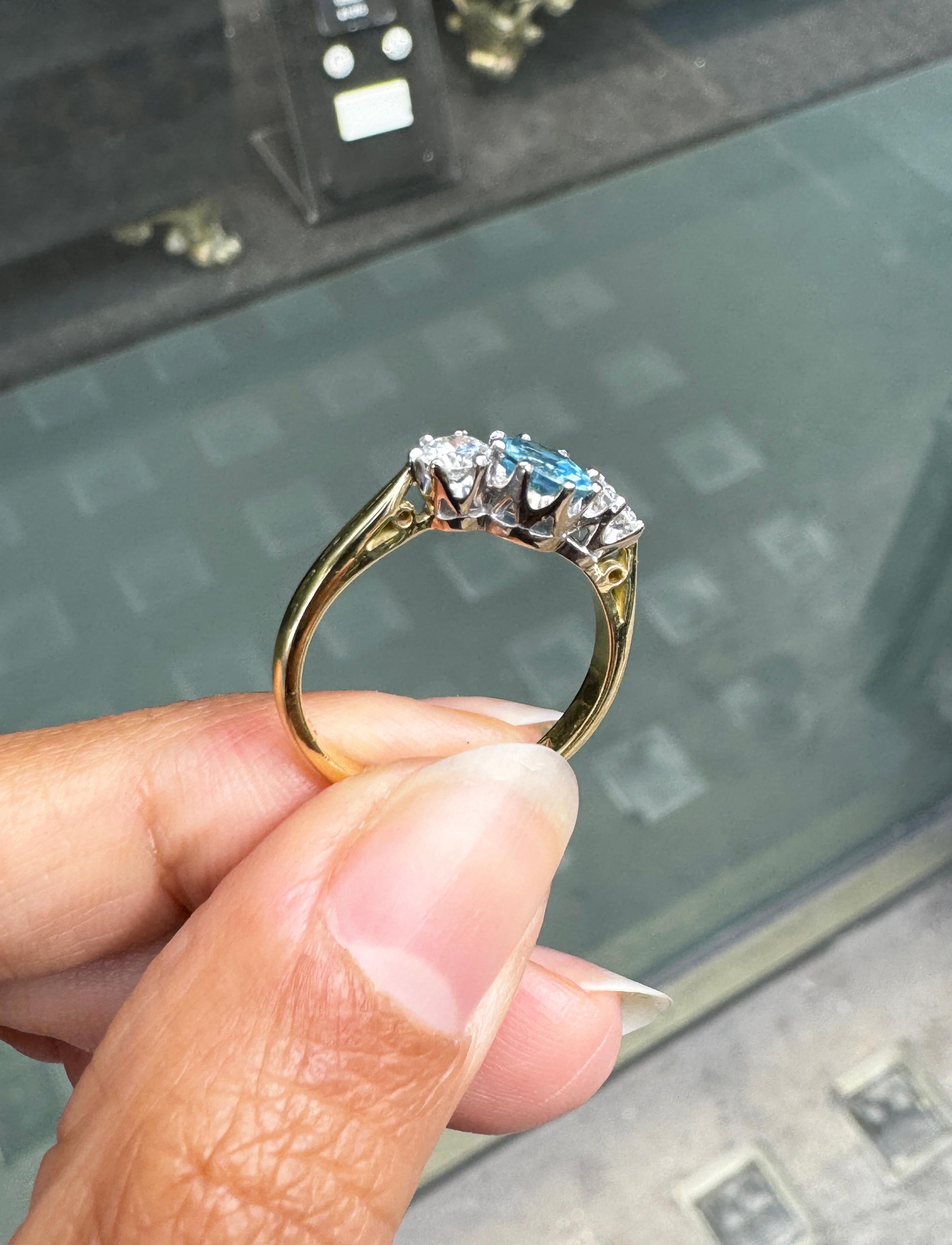 Bague de fiançailles à trois pierres en or blanc et jaune 18 carats, aigue-marine et diamant Pour femmes en vente