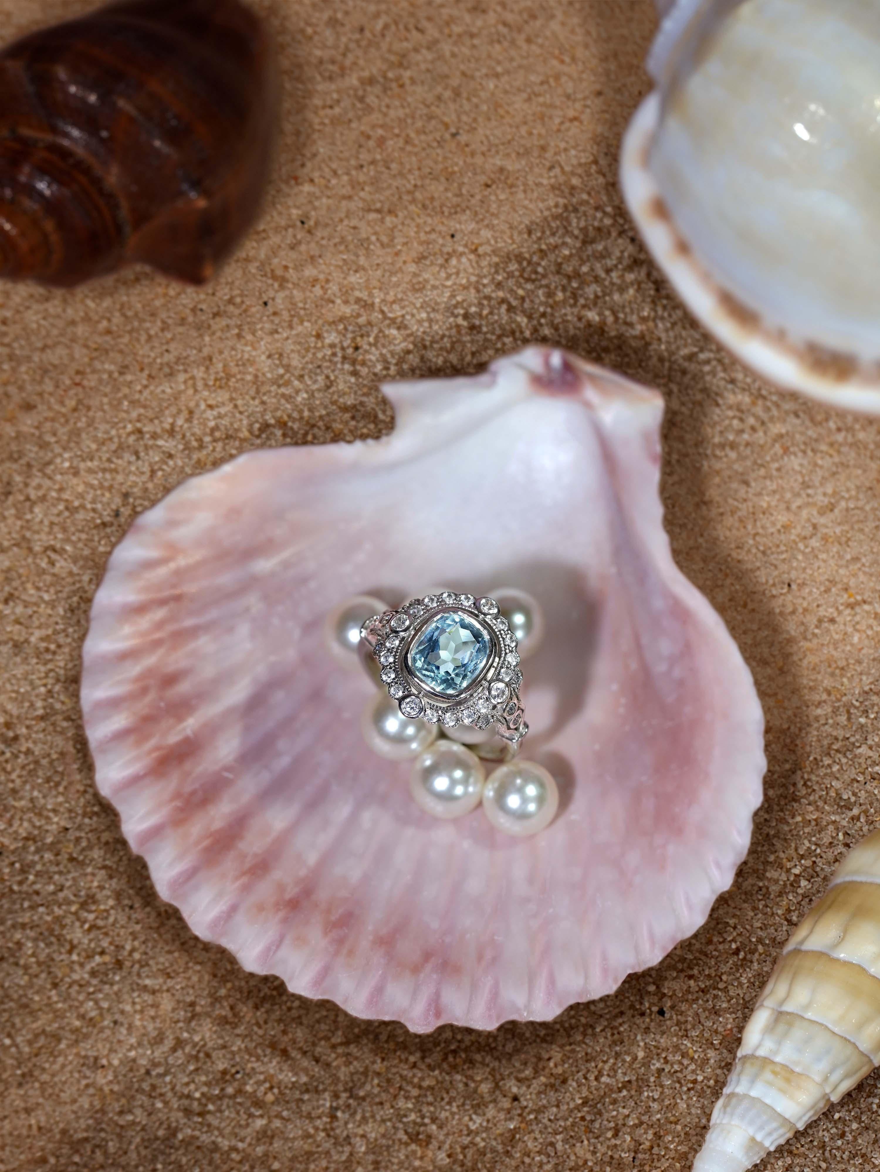 De las mujeres Anillo de compromiso con halo de aguamarina y diamantes estilo antiguo en oro blanco de 18 quilates en venta