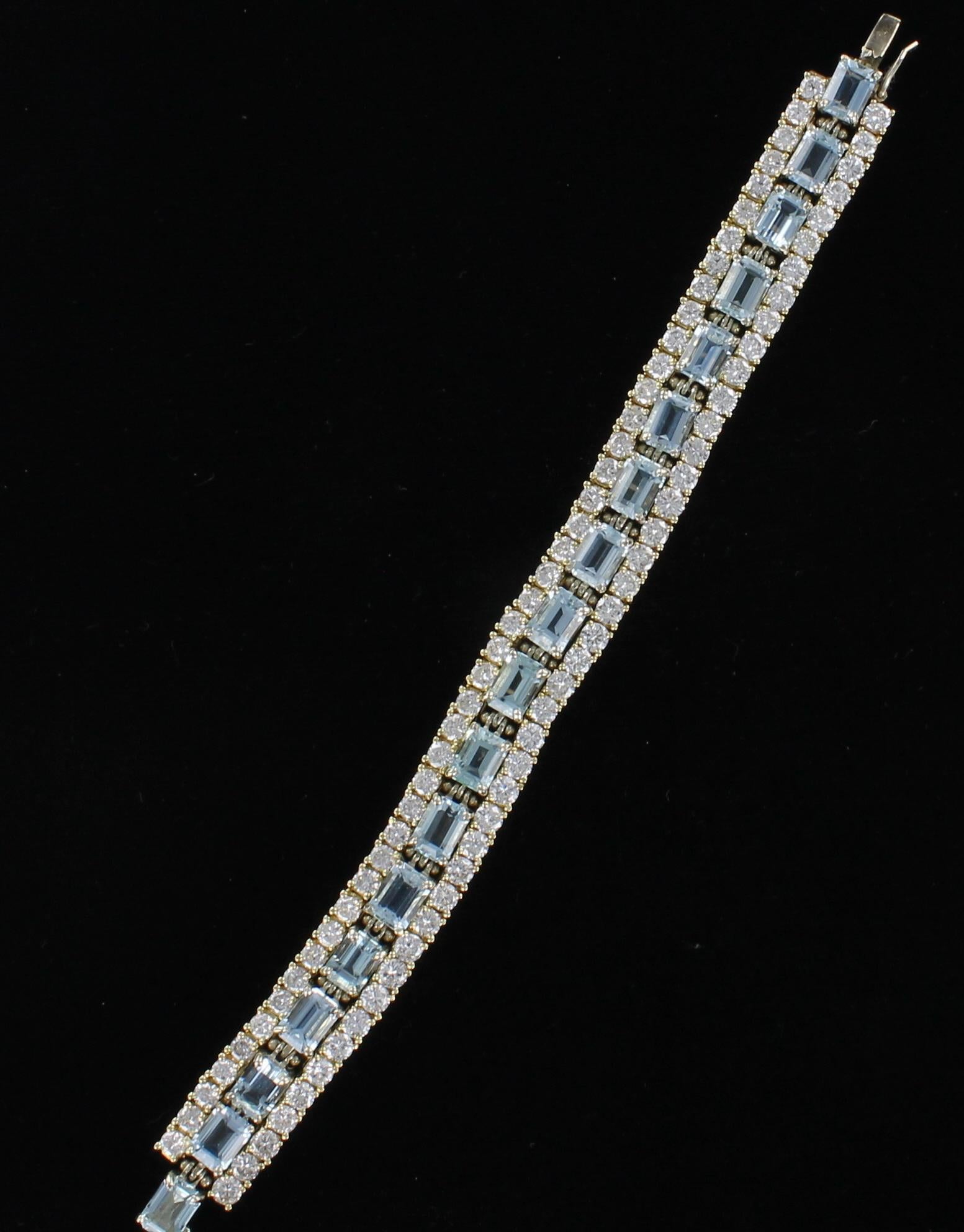 Modern Aquamarine and Diamond Bracelet Set in 18 Karat Yellow Gold For Sale