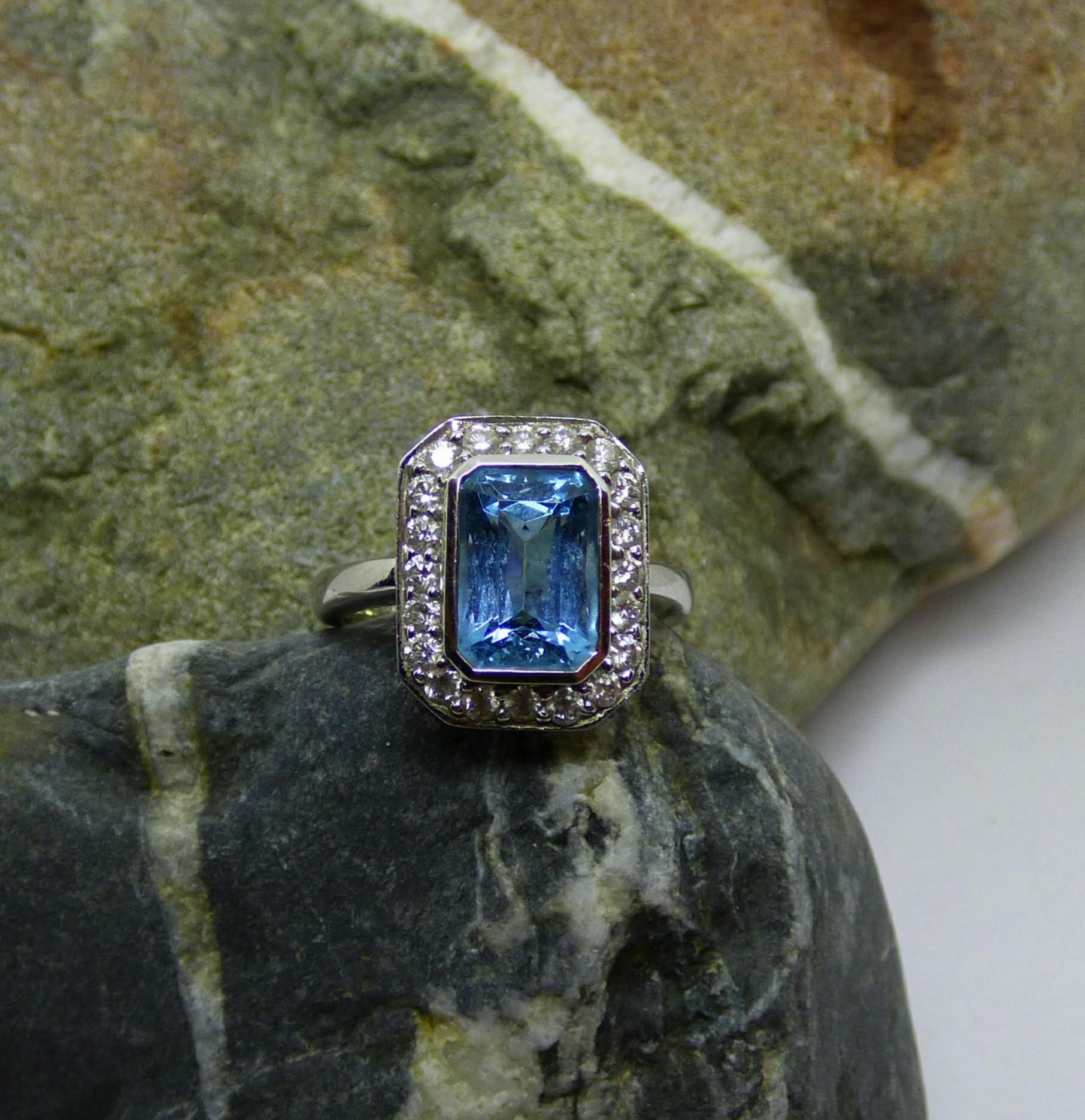 Women's Aquamarine and Diamond Cluster Ring For Sale