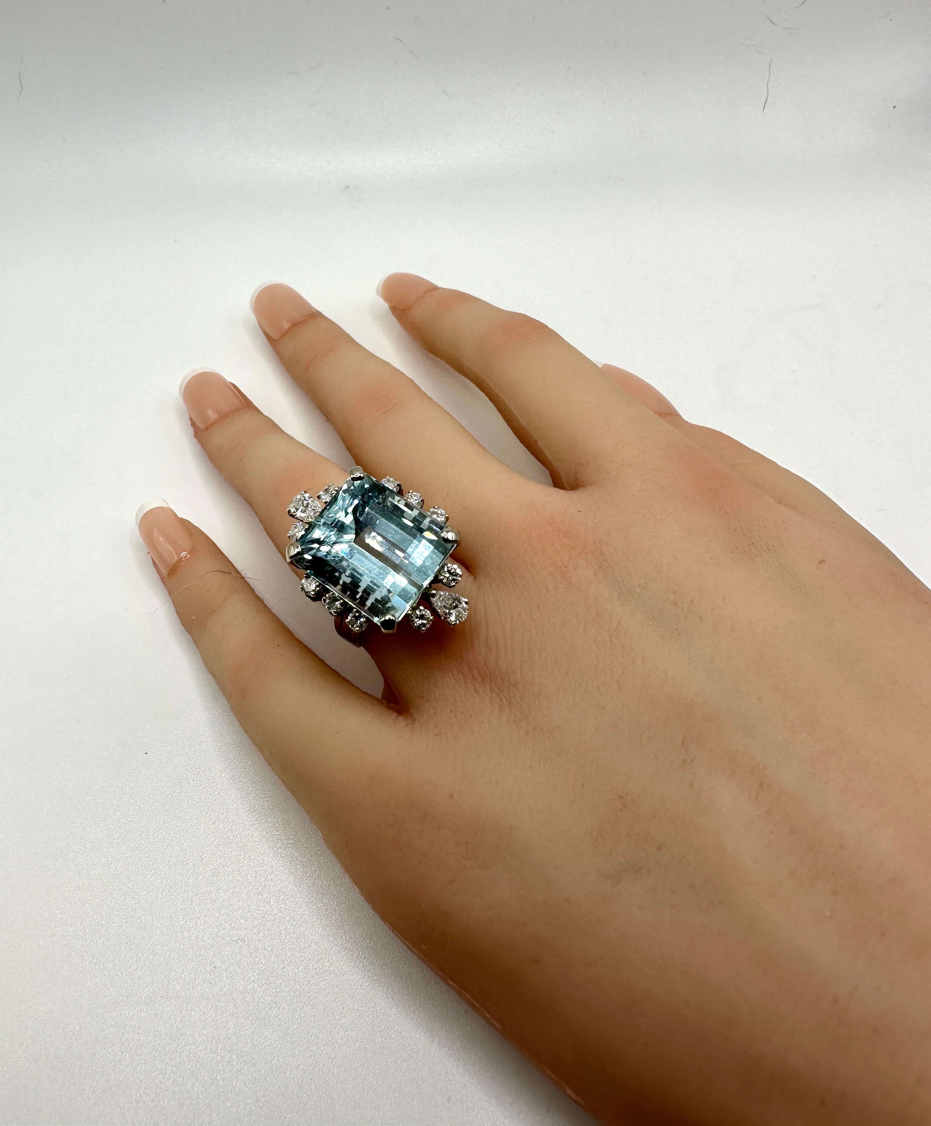 Aquamarine and Diamond Cocktail Ring In Excellent Condition For Sale In Summerland, CA