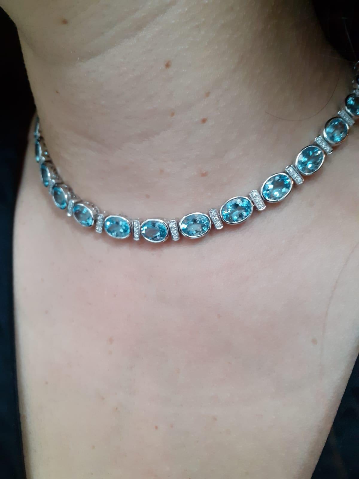 Aquamarine and Diamond Collar Necklace in 18 Karat White Gold In Good Condition For Sale In London, GB