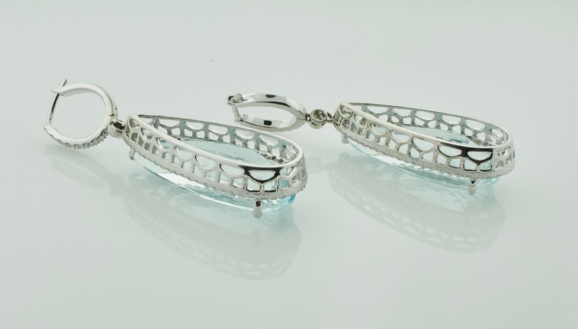 Aquamarine and Diamond Dangling Drop Earrings in 18k White Gold In Excellent Condition For Sale In Wailea, HI