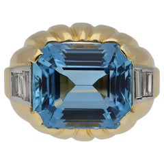 Anillo de vestido de aguamarina y diamantes, hacia 1960.