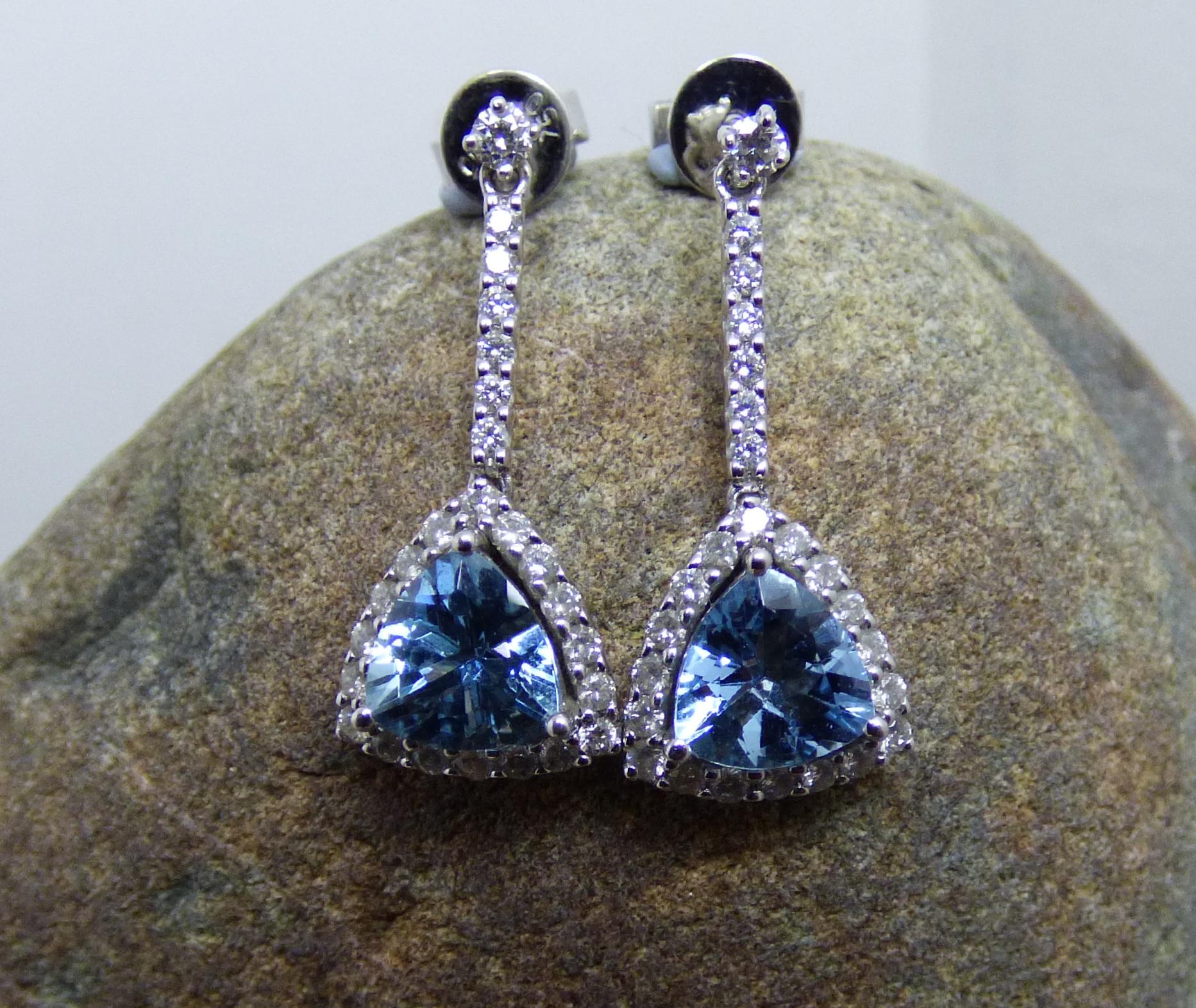 Pendants d'oreilles aigue-marine et diamant Pour femmes en vente