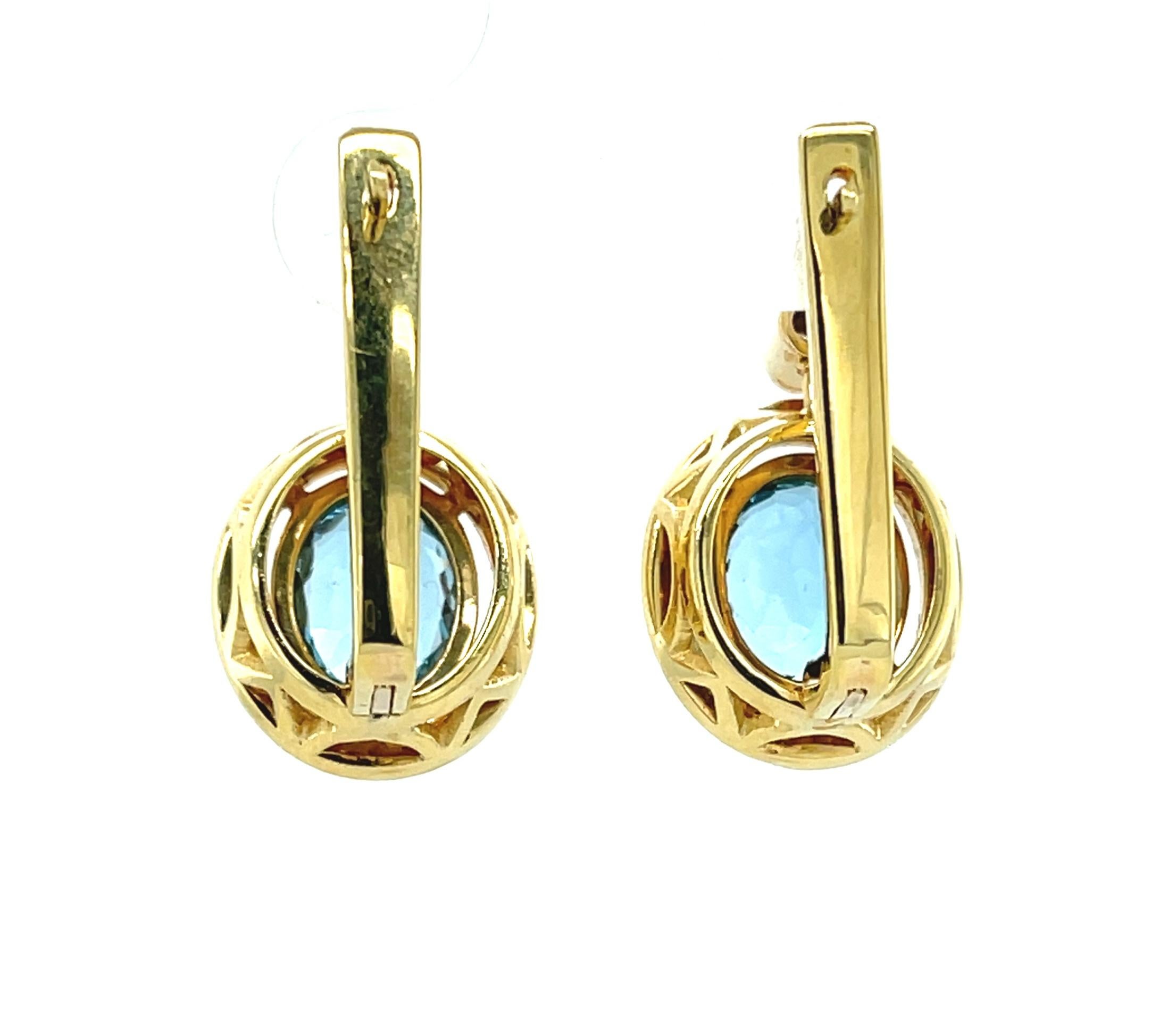 Taglio ovale Orecchini a goccia con acquamarina e diamanti in oro giallo 18k inciso a mano in vendita