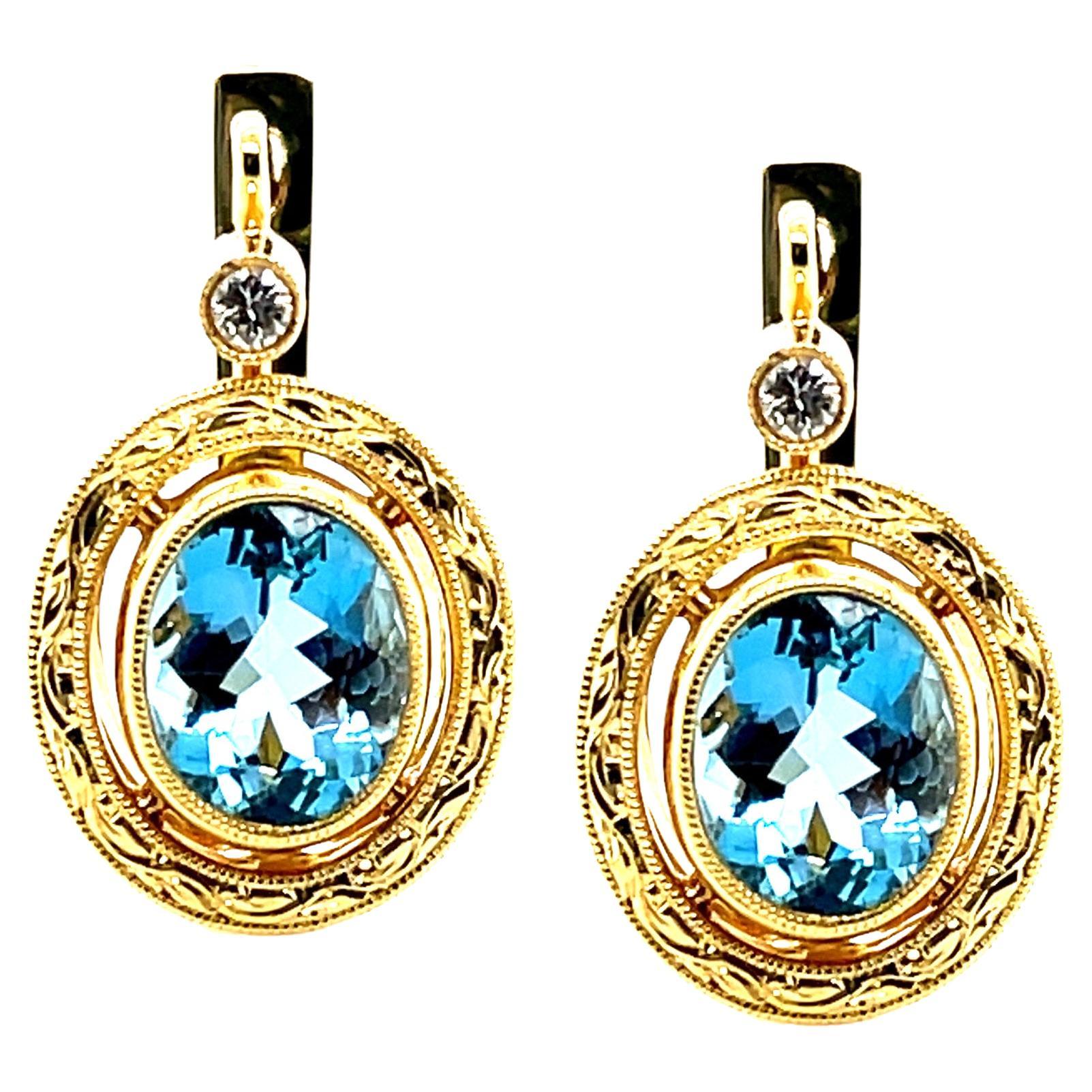 Questi orecchini meravigliosamente versatili sono caratterizzati da acquemarine di qualità gemmologica provenienti dalla miniera di Santa Maria in Brasile, una fonte ben nota delle migliori acquemarine del mondo!  Con il loro colore blu intenso e la