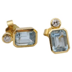 Aquamarine and Diamond earrings in 18k Yellow Gold