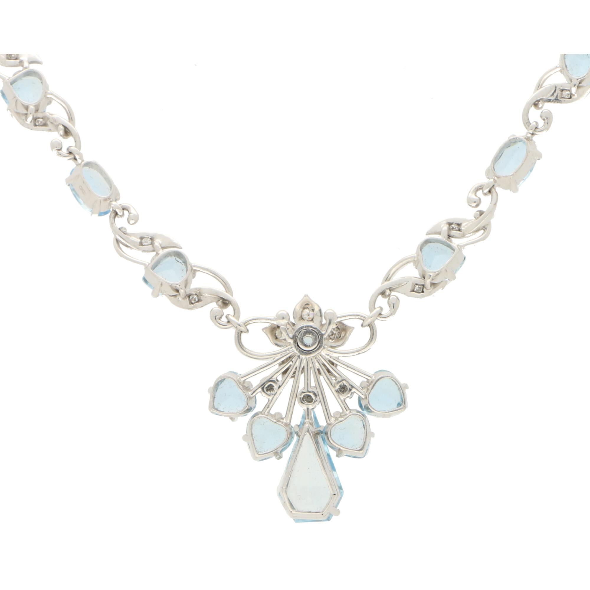 Florale Halskette mit Aquamarin und Diamant aus 18 Karat Weißgold (Rundschliff) im Angebot