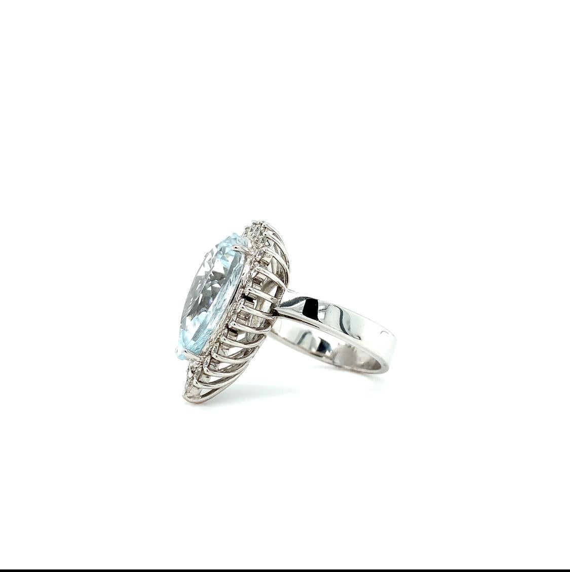 Women's Aquamarine and diamond halo cluster art deco cocktail ring 18k white gold For Sale