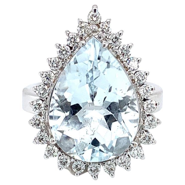 Anillo de cóctel art déco de oro blanco de 18 quilates con aguamarina y halo de diamantes