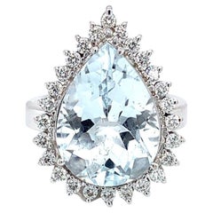Anillo de cóctel art déco de oro blanco de 18 quilates con aguamarina y halo de diamantes