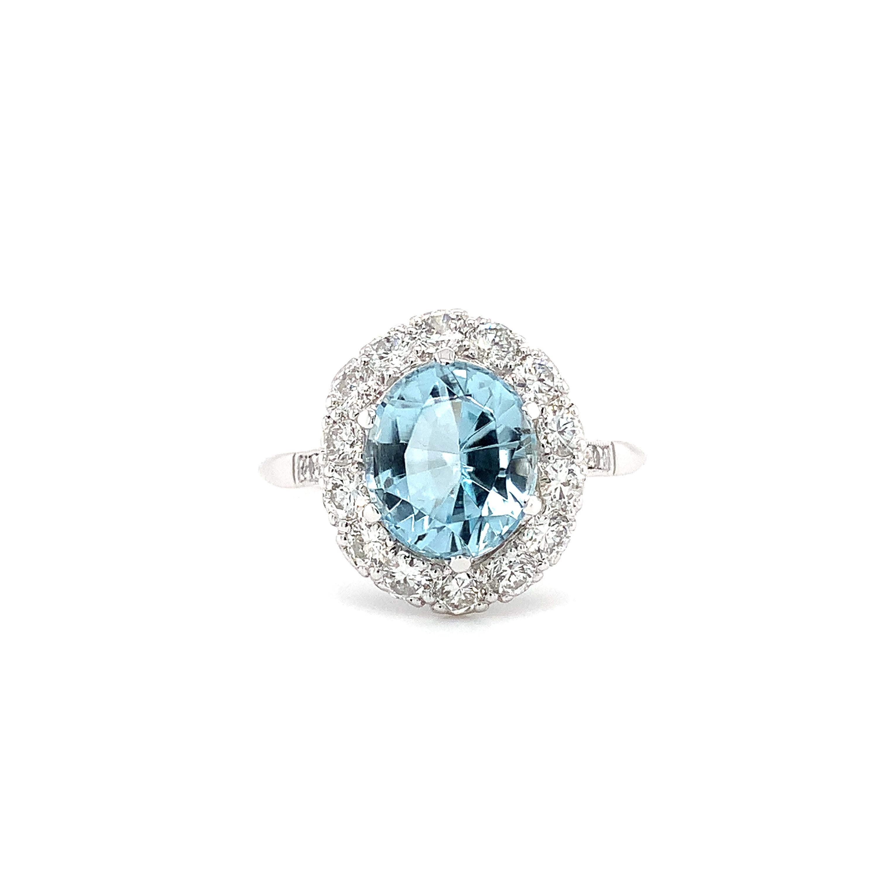 Anillo de cóctel art decó de platino con aguamarina y halo de diamantes Art Decó en venta