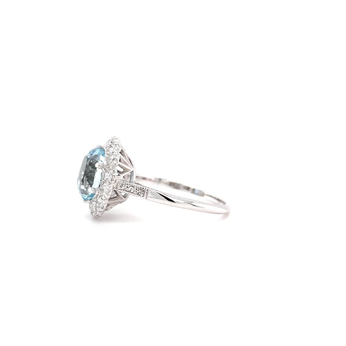 De las mujeres Anillo de cóctel art decó de platino con aguamarina y halo de diamantes en venta