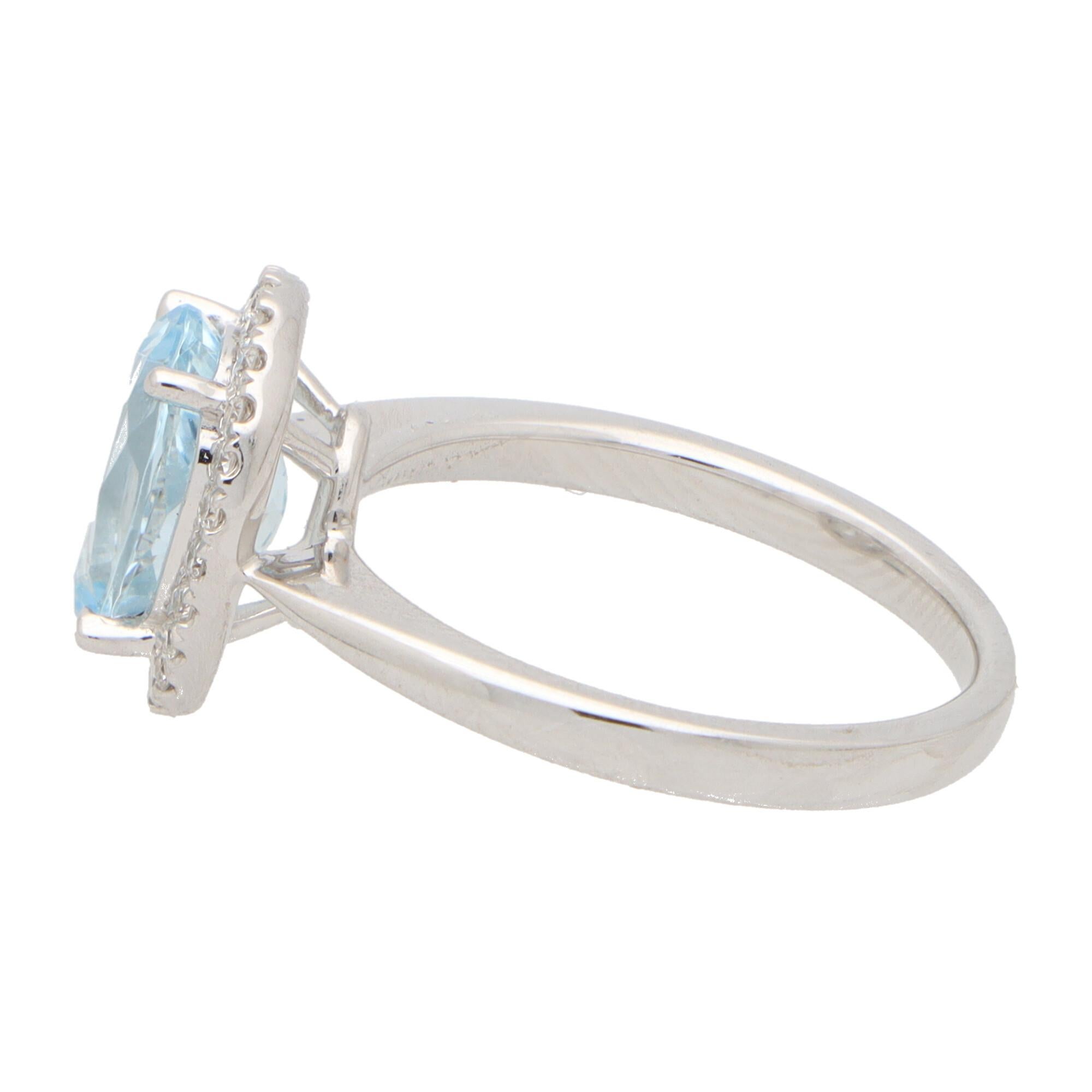 Aquamarine and Diamond Halo Cluster Ring Set in 18k White Gold In Good Condition In London, GB