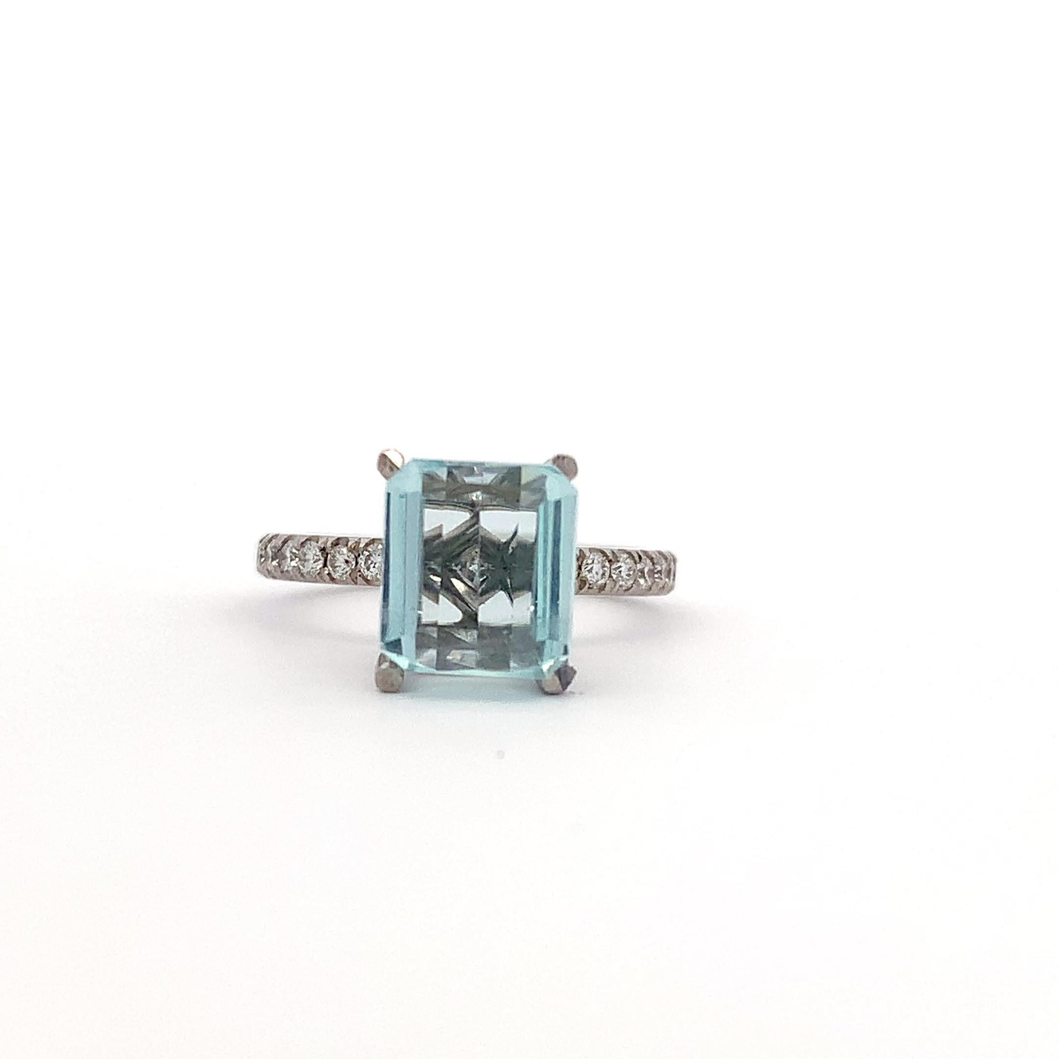 Aigue-marine et diamant en halo caché or blanc 18k Neuf - En vente à London, GB