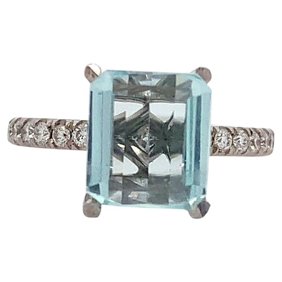 Aguamarina y diamante halo oculto oro blanco 18k