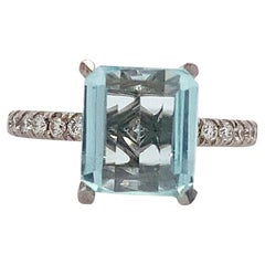 Aguamarina y diamante halo oculto oro blanco 18k