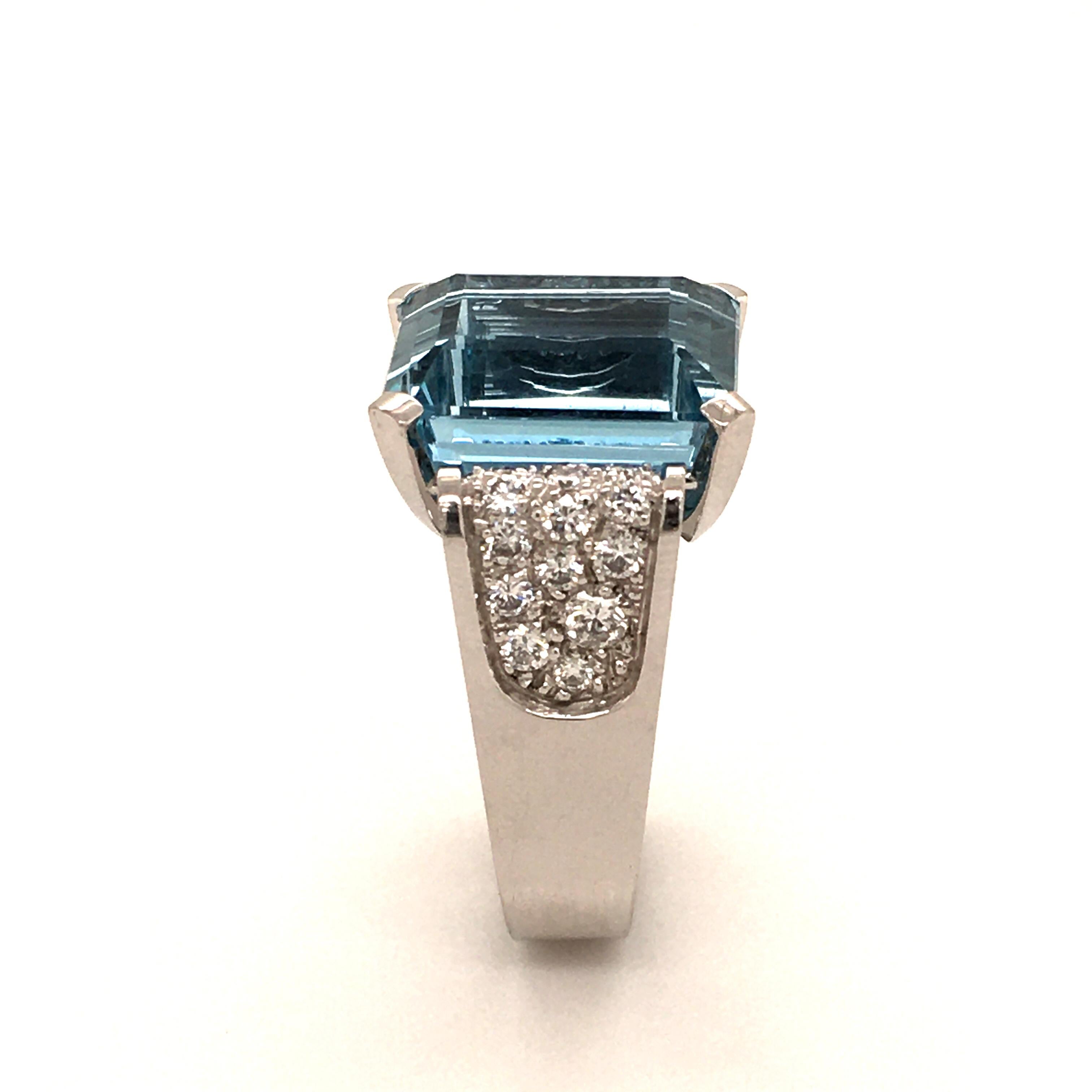 Women's or Men's Aquamarine and Diamond in White Gold For Sale