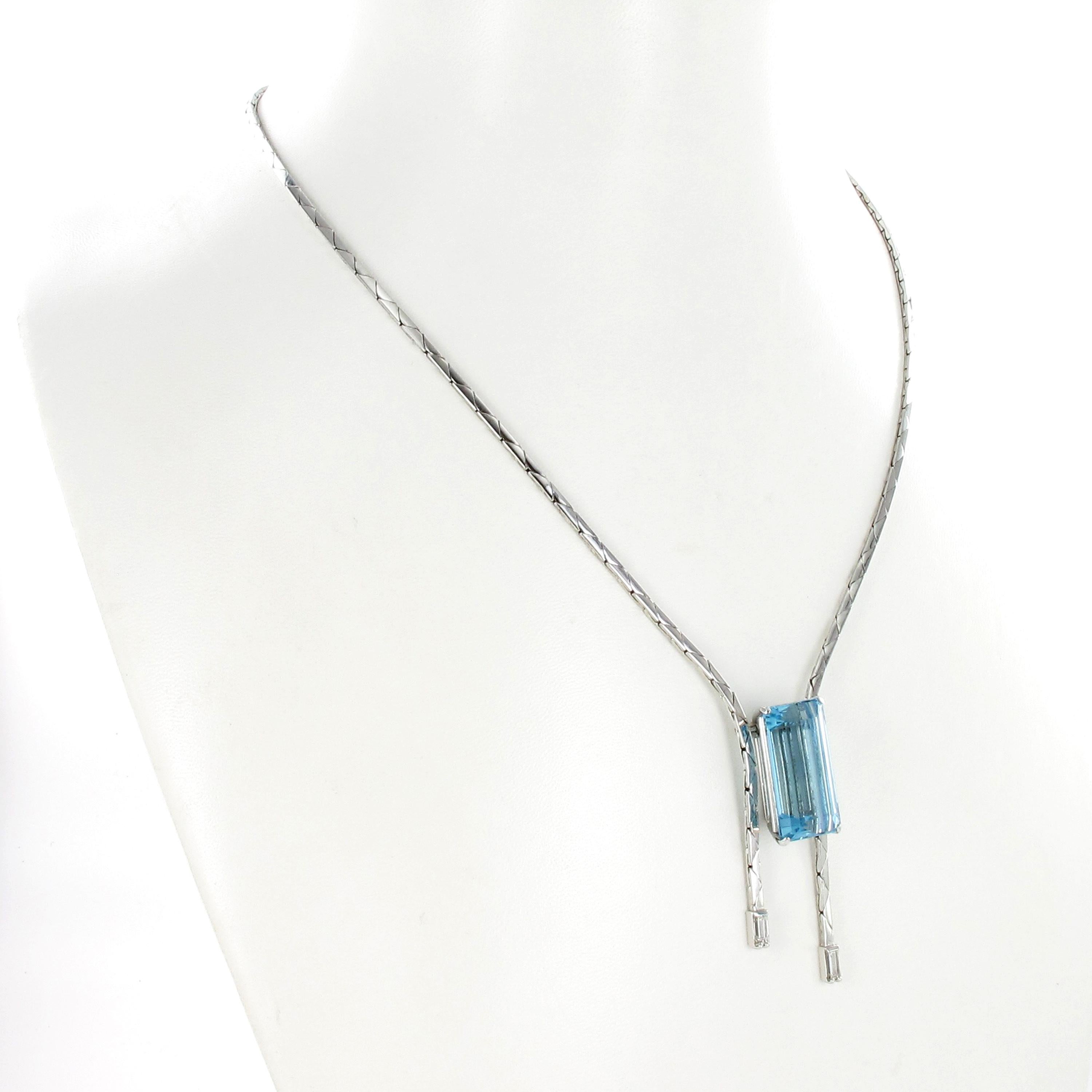 Aquamarine and Diamond Necklace in 18 Karat White Gold In Good Condition In Lucerne, CH