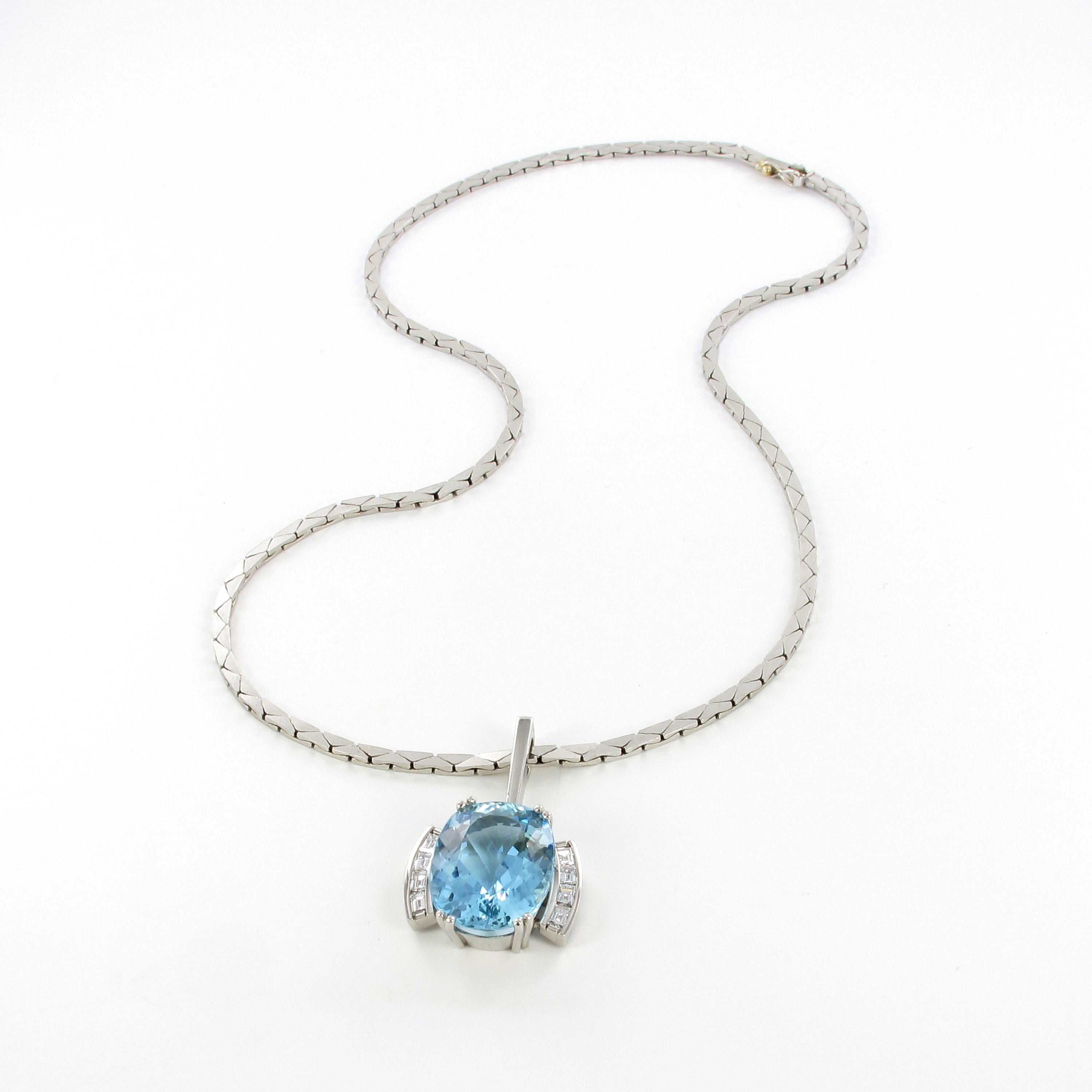 Aquamarine and Diamond Necklace in Platinum 950 and 18 Karat White Gold For Sale 4
