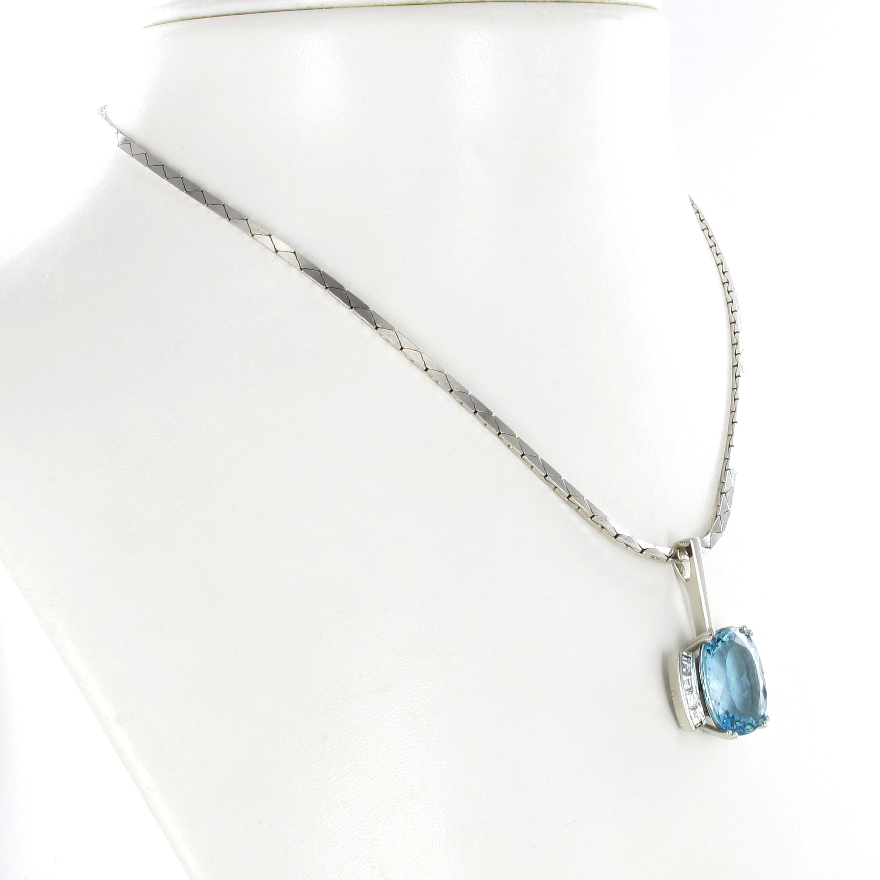 Contemporary Aquamarine and Diamond Necklace in Platinum 950 and 18 Karat White Gold For Sale