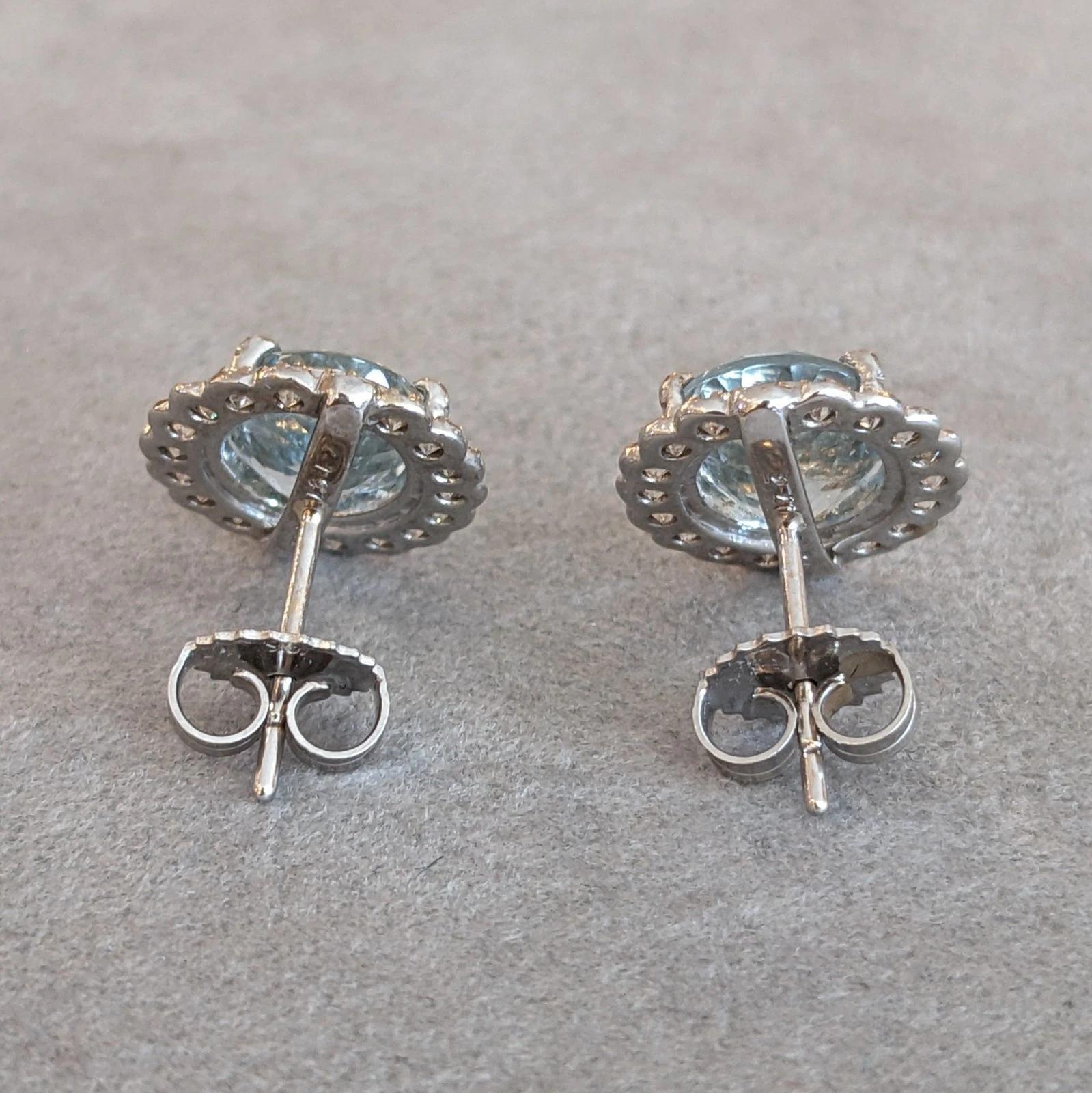 Aquamarine and Diamond Oval Halo Earrings in 18k White Gold In Excellent Condition For Sale In La Jolla, CA