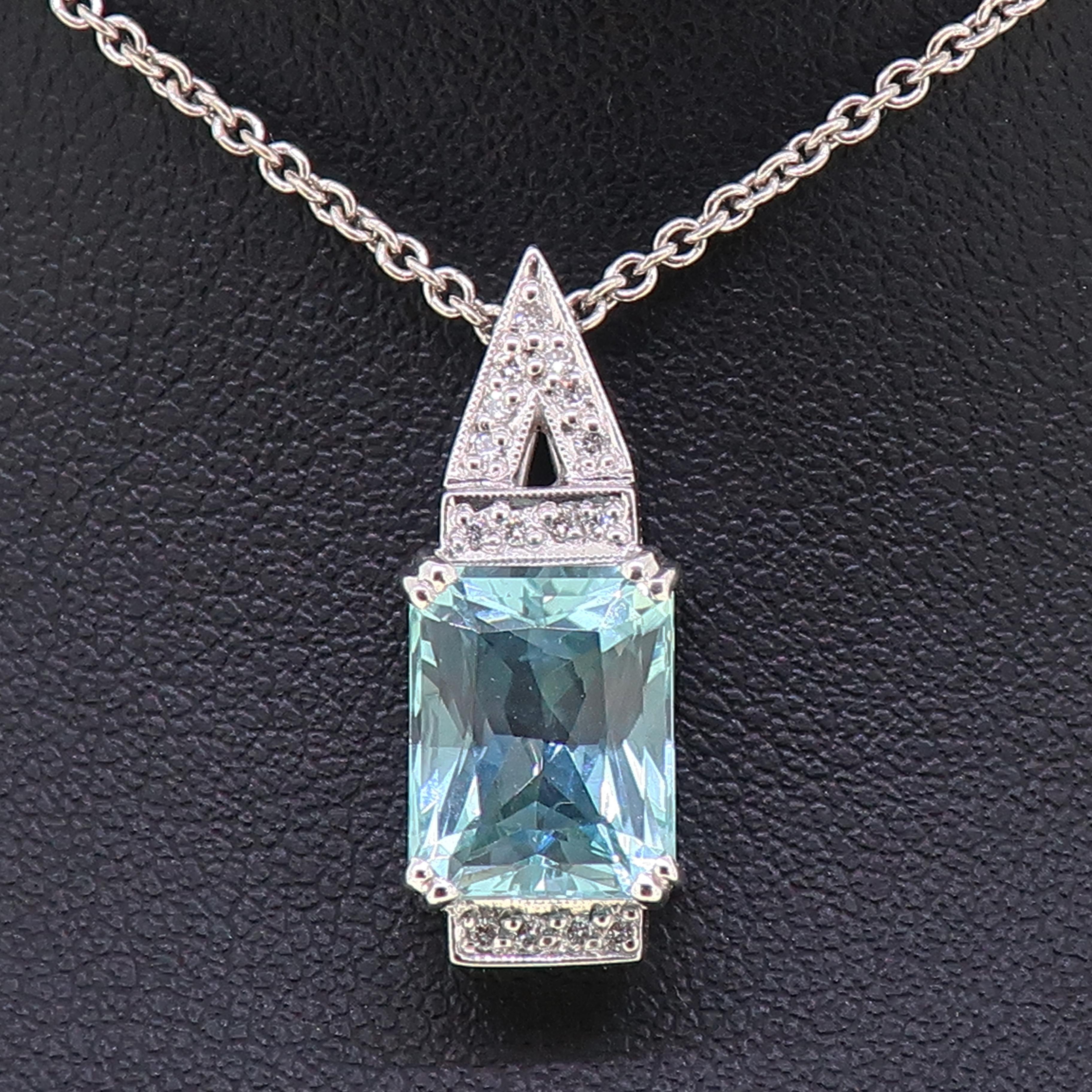Aquamarine and Diamond Pendant 18 Karat White Gold For Sale 1
