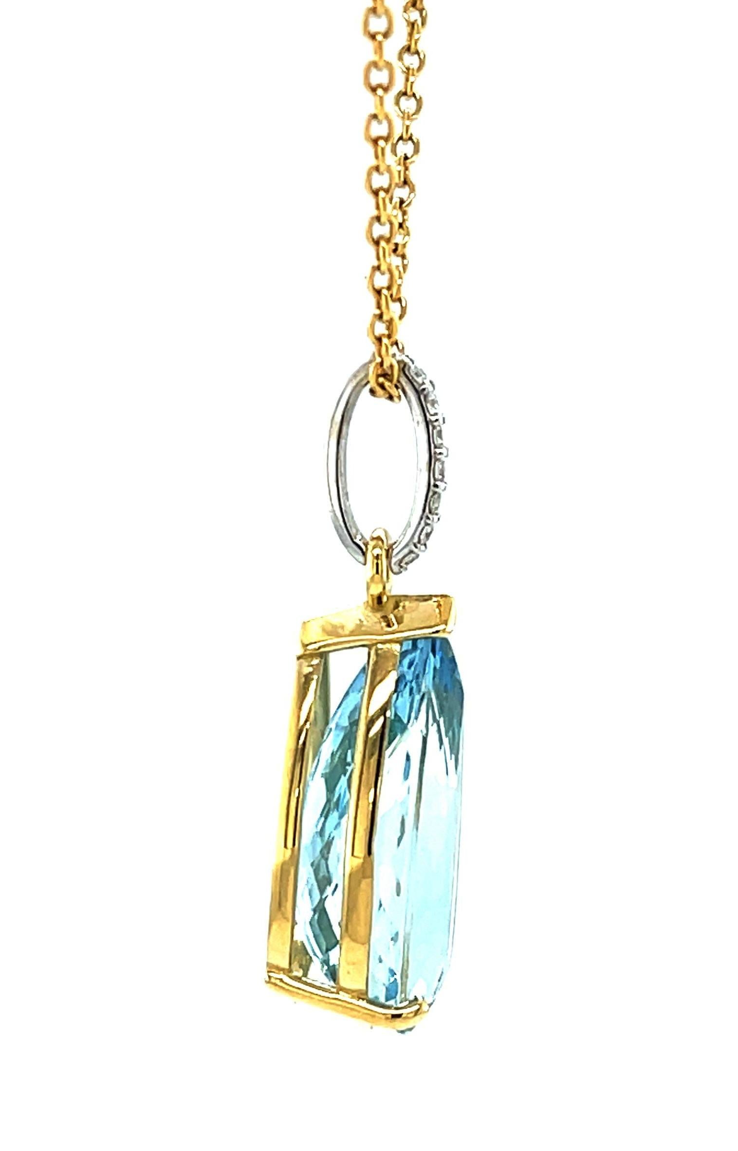 Women's or Men's Aquamarine and Diamond Pendant, 8.28 Carats in 18k Yellow and White Gold For Sale