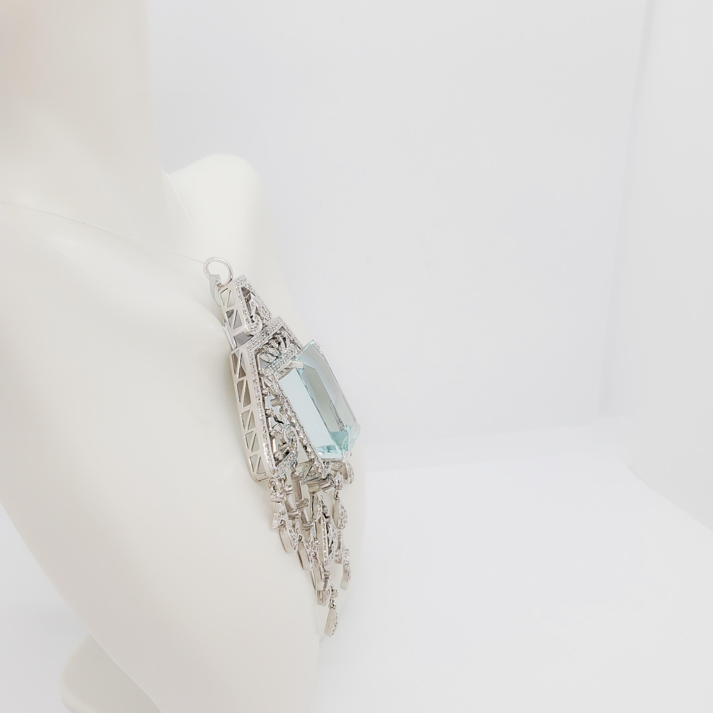 Aquamarine and Diamond Pendant in 18k White Gold In New Condition For Sale In Los Angeles, CA
