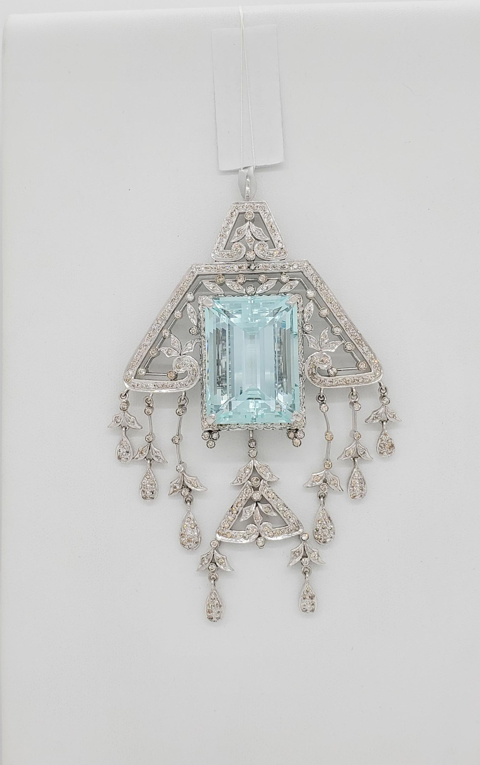 Aquamarine and Diamond Pendant in 18k White Gold For Sale 2