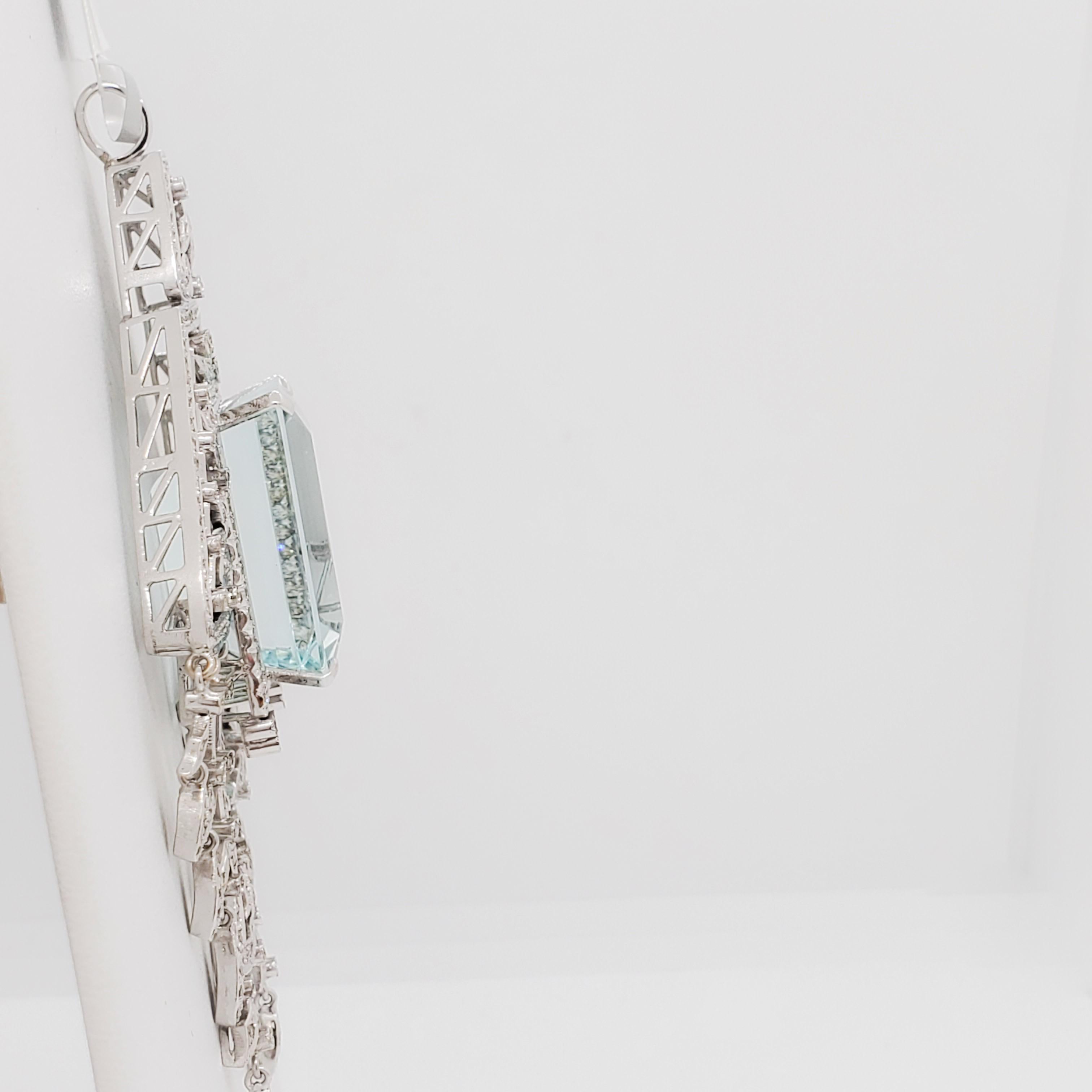 Aquamarine and Diamond Pendant in 18k White Gold For Sale 3