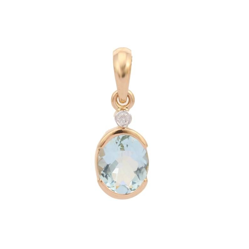 Aquamarine pendant in 18K Gold. It has a oval cut aquamarine studded with diamond that completes your look with a decent touch. Pendants are used to wear or gifted to represent love and promises. It's an attractive jewelry piece that goes with every