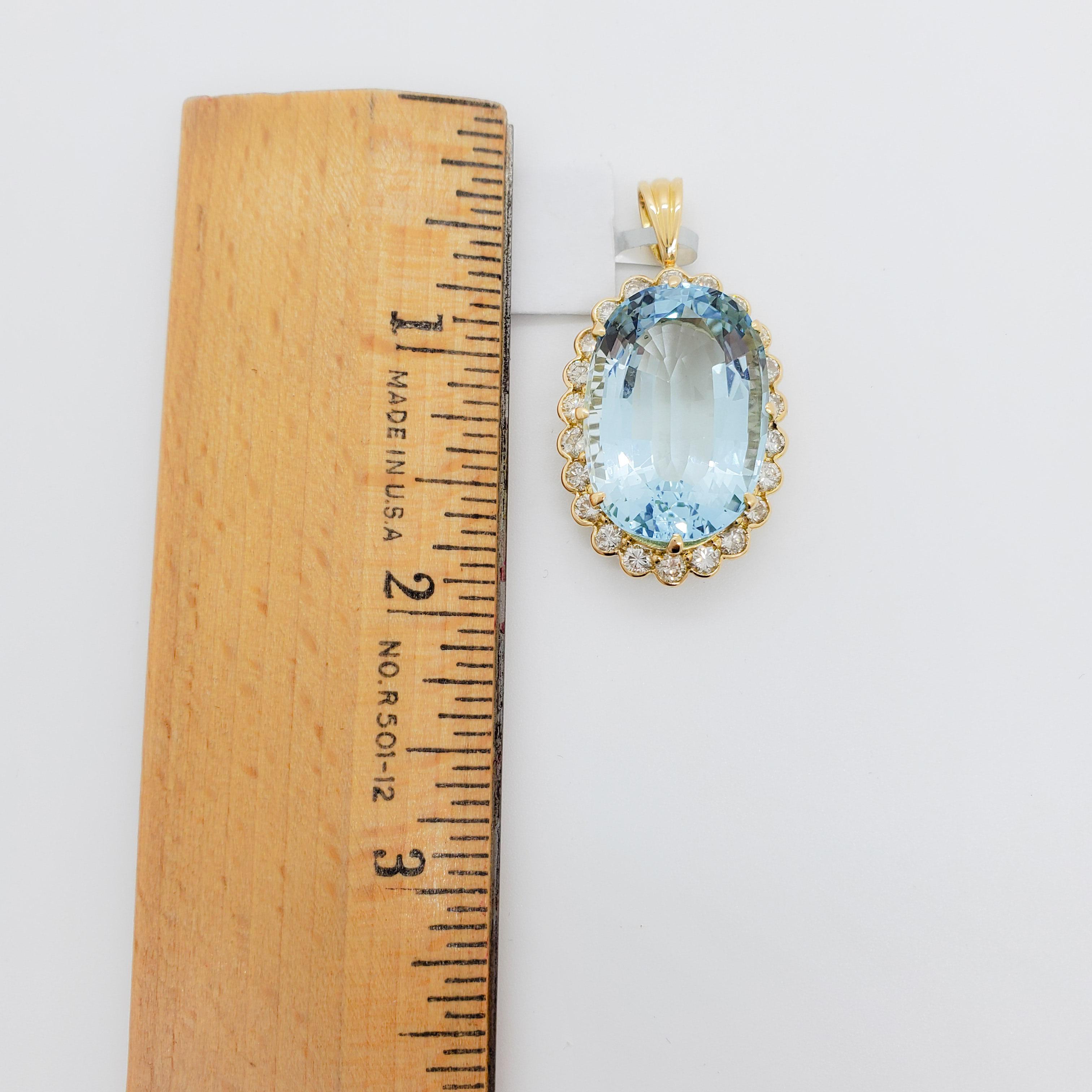 Aquamarine and Diamond Pendant in 18k Yellow Gold In New Condition In Los Angeles, CA