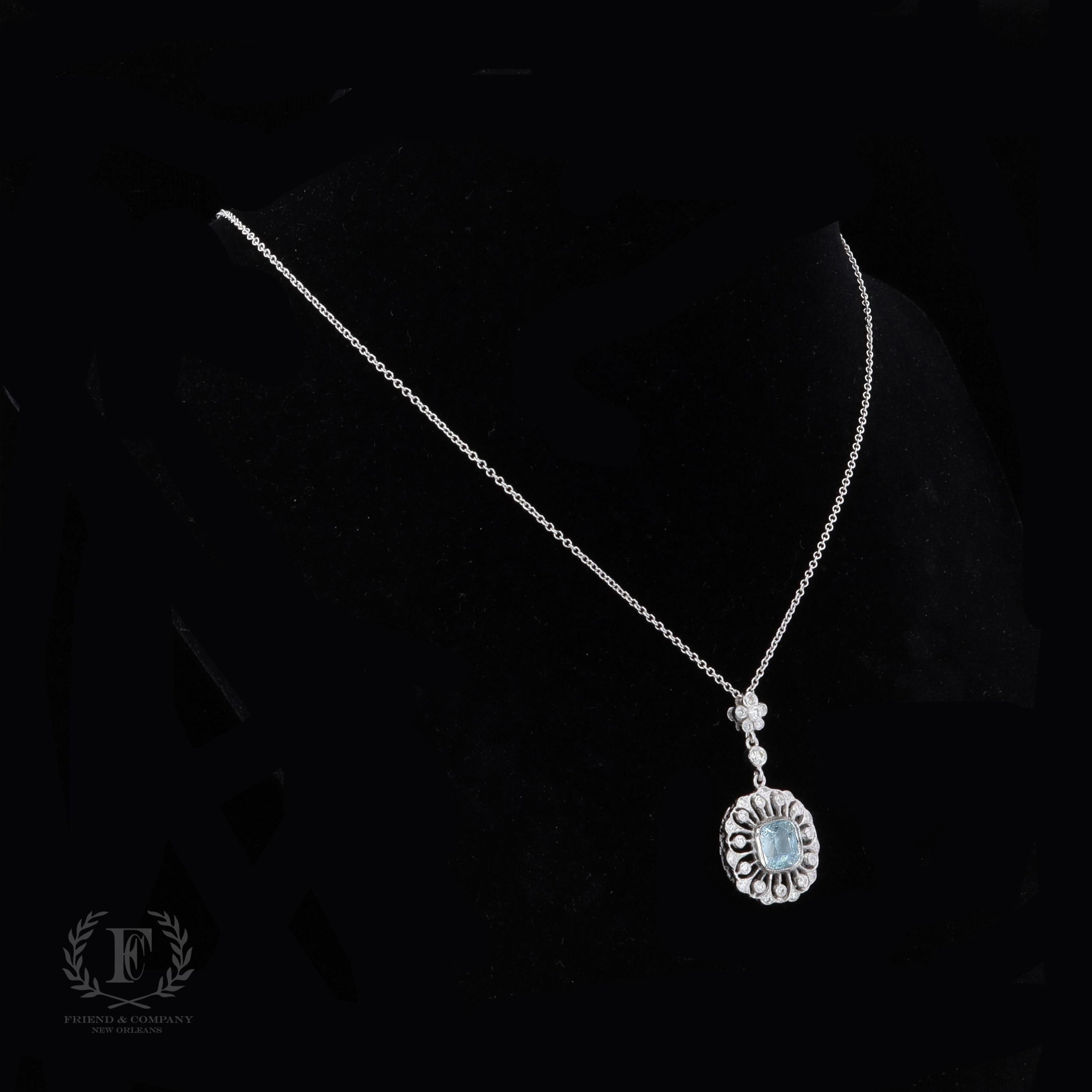 Aquamarin und Diamant-Anhänger Halskette (Kissenschliff) im Angebot