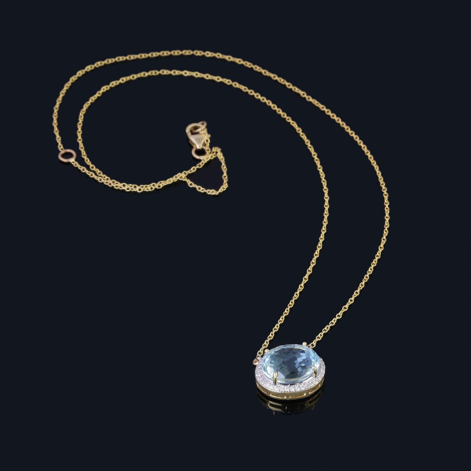 Aquamarine and Diamond Pendant with Chain in 14k Gold In New Condition For Sale In jaipur, IN