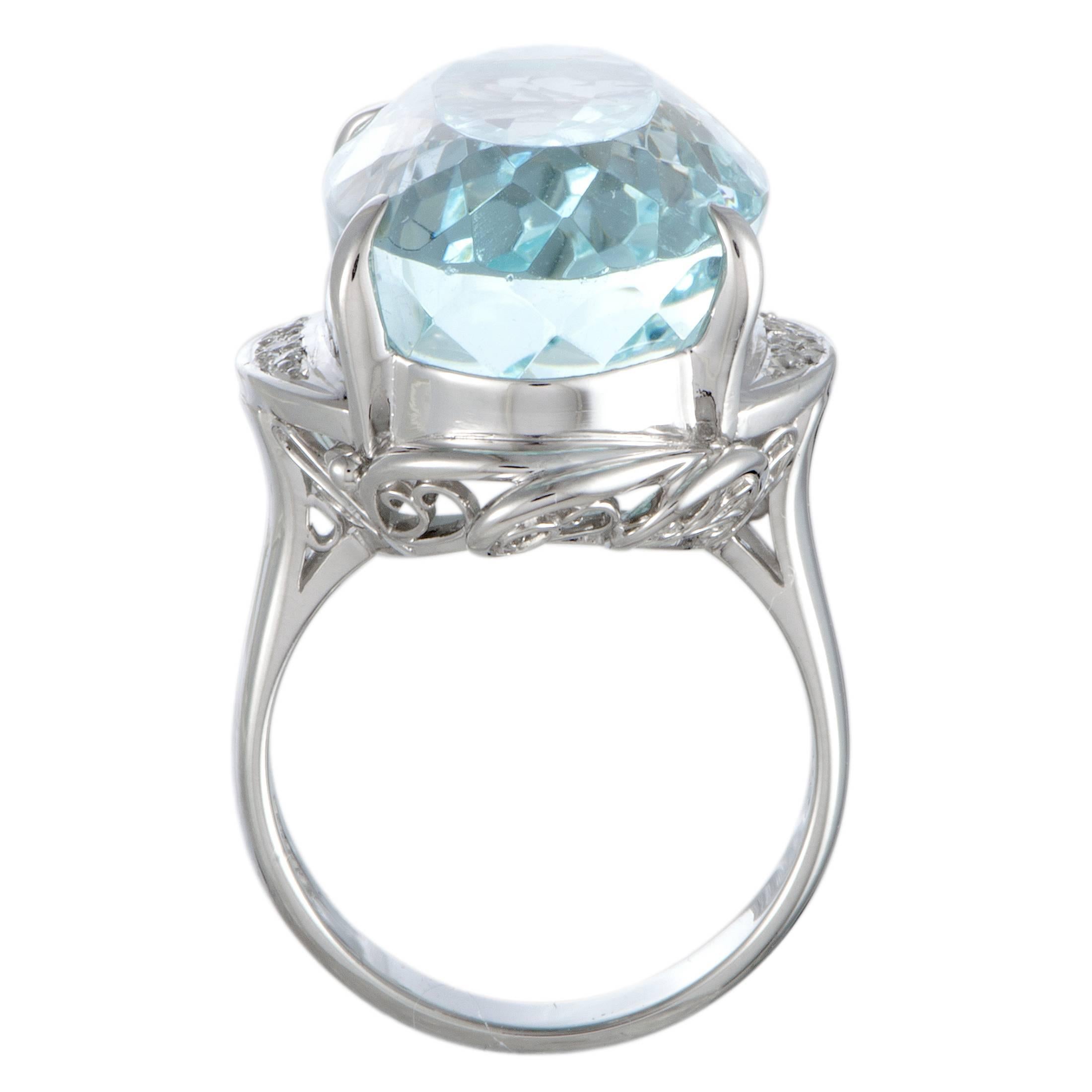 The sublime aquamarine is beautifully accentuated by glistening diamond stones in this fabulous platinum ring that exudes charm and prestige. The aquamarine weighs 25.23 carats.
Ring Top Dimensions: 25mm x 20mm
Band: 3mm
Top: 14mm
Ring Size: 7