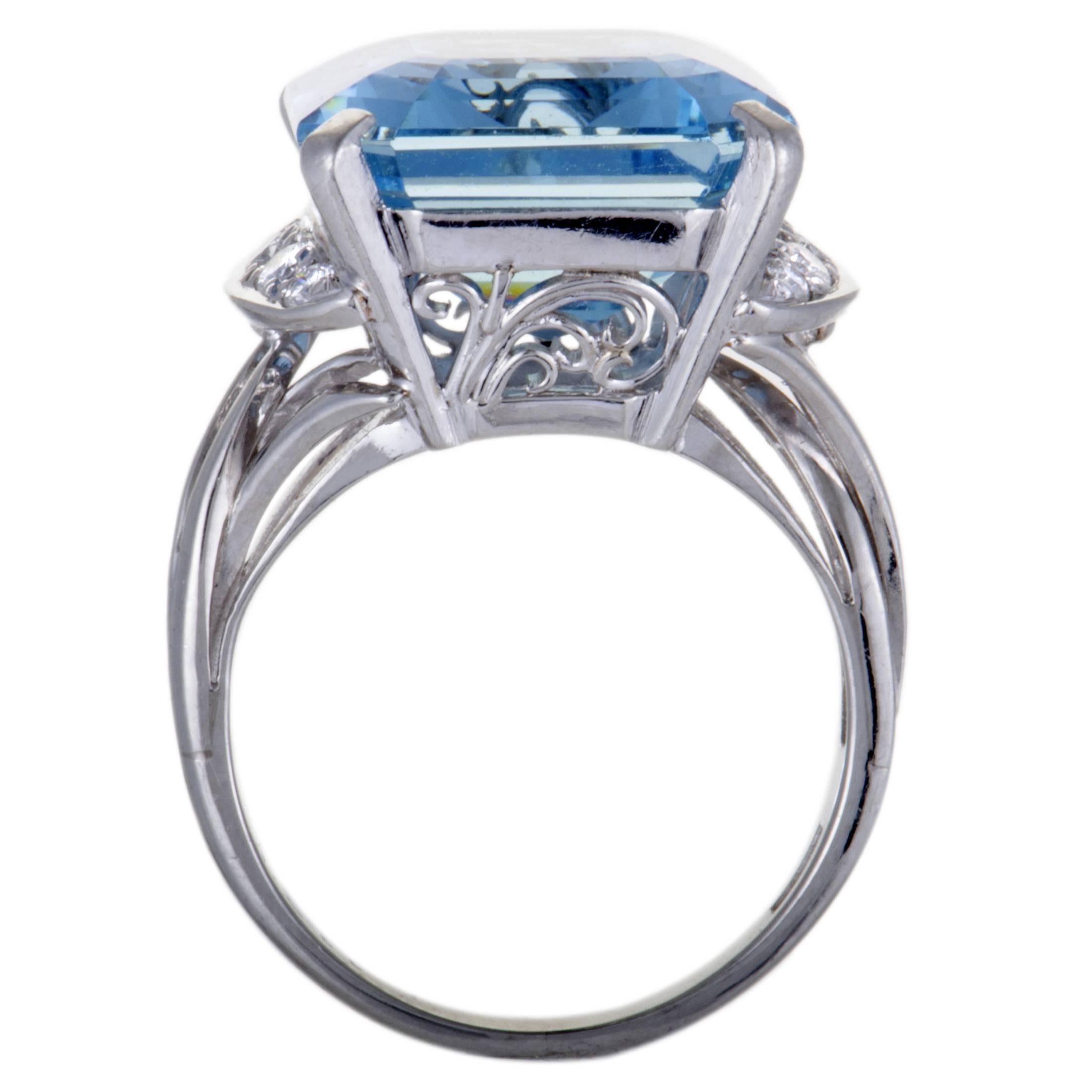 The endearingly intricate design and the spellbindingly bright-toned décor complement each other magnificently in this spectacular cocktail ring made of elegant platinum. The center stone of the ring is an alluring aquamarine that weighs 11.31