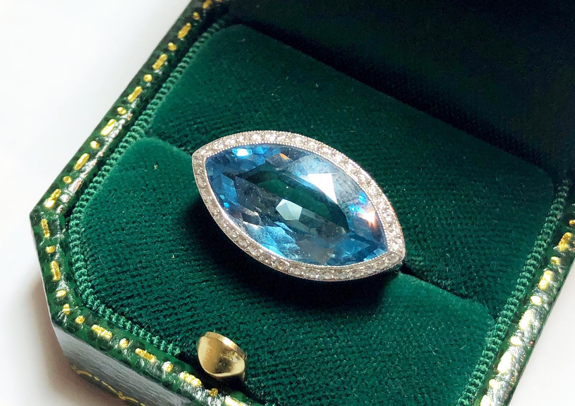 Modern Navette Aquamarine, Diamond and Platinum Ring, 4.69 Carats For Sale 2