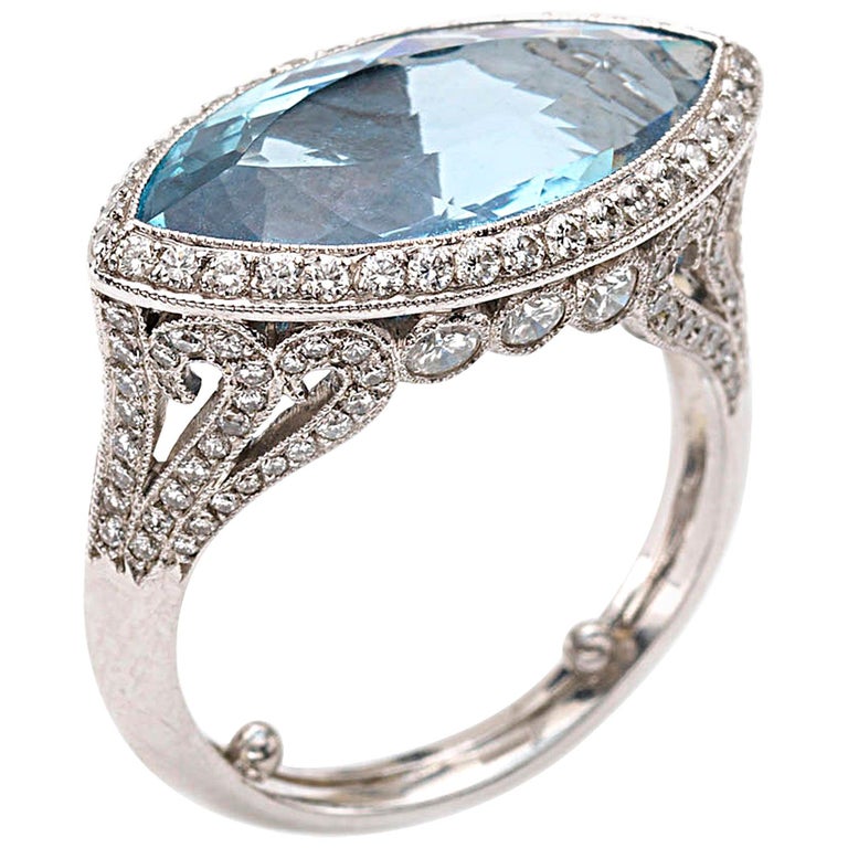 Aquamarine and Diamond Platinum Ring For Sale at 1stdibs