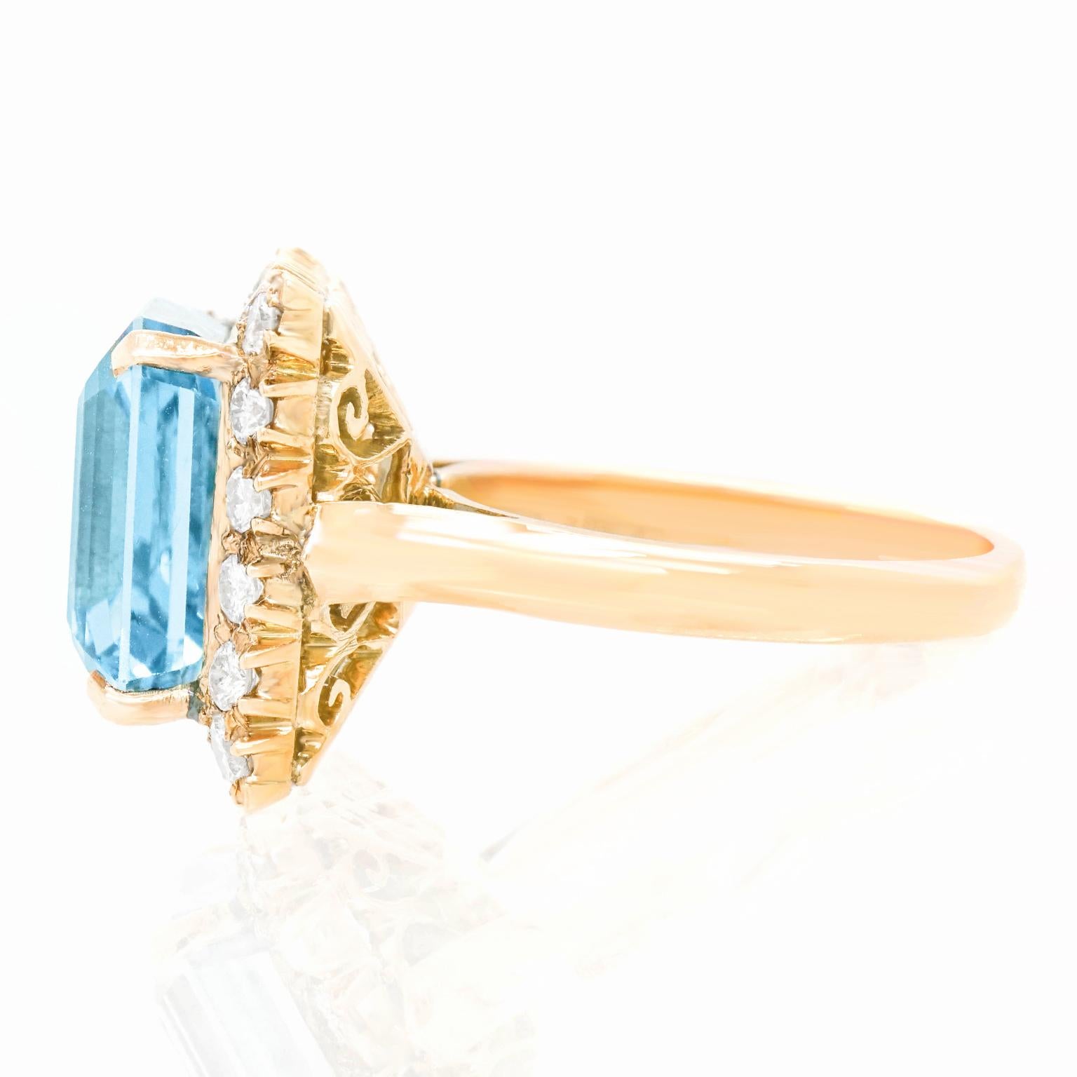 Aquamarine and Diamond Ring 14 Karat, circa 1950s, American 3