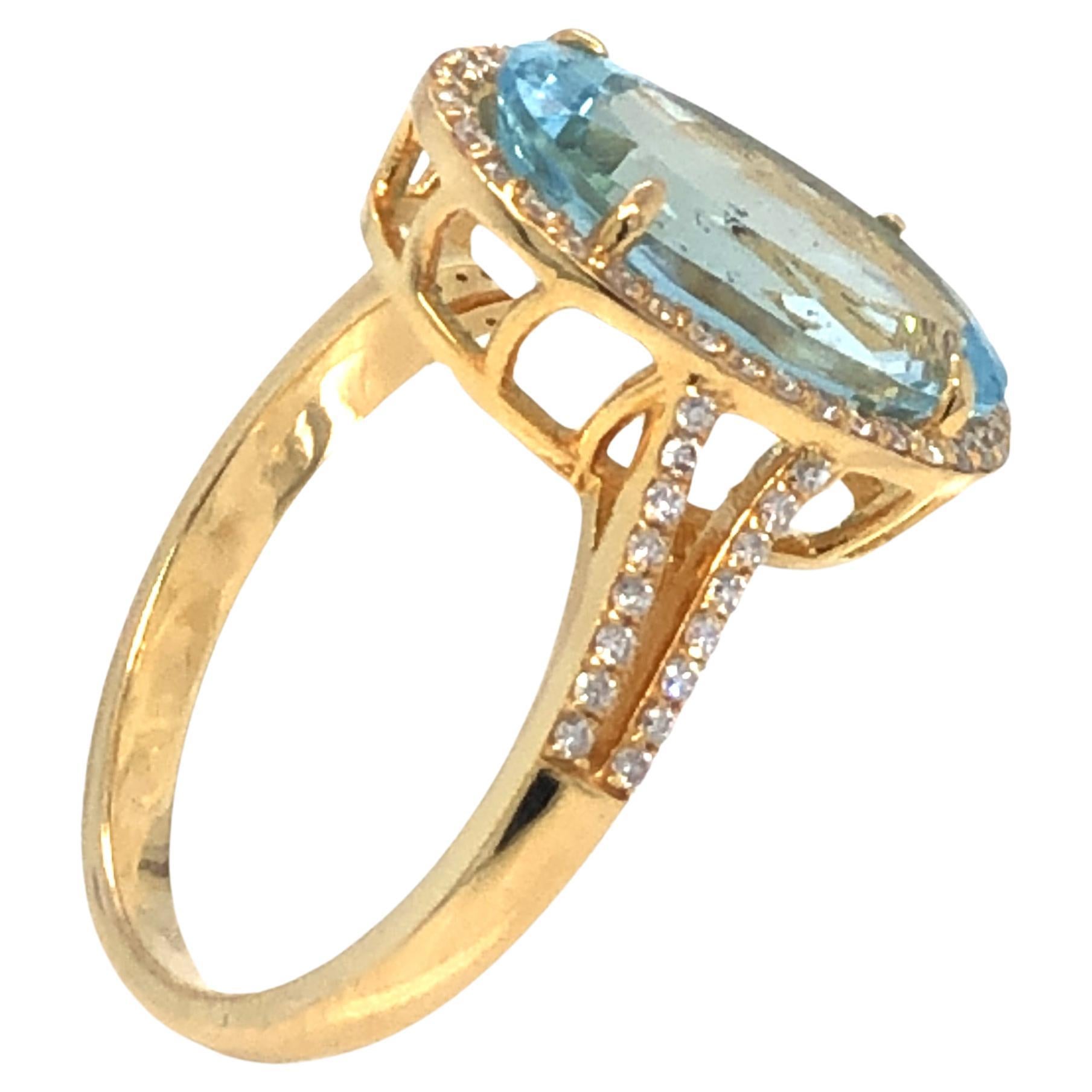 Aquamarine and Diamond Ring 18K Yellow Gold For Sale